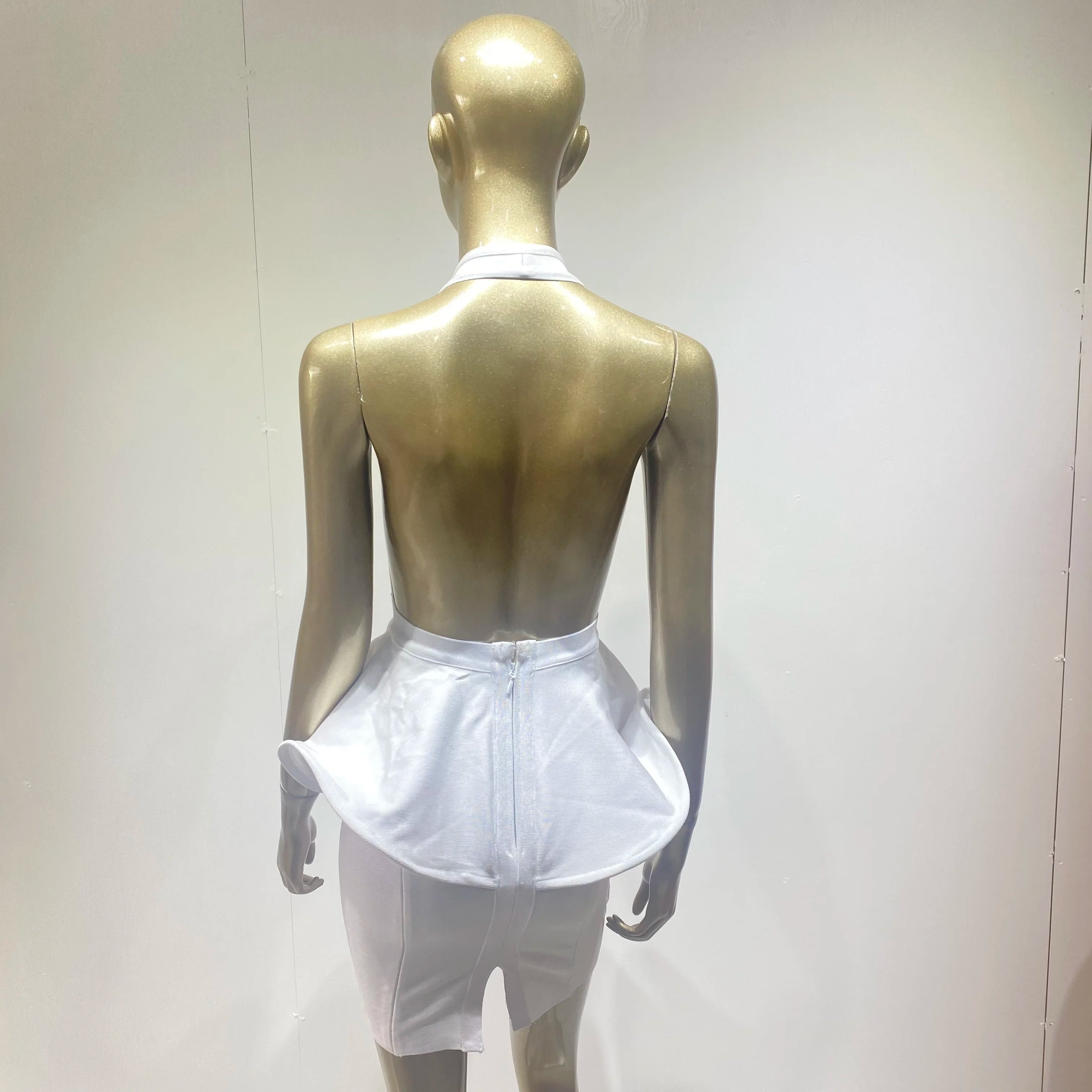 Vestido de celebridade branco com decote em V, costas nuas, babados, rayon, bandagem, vestido de festa à noite