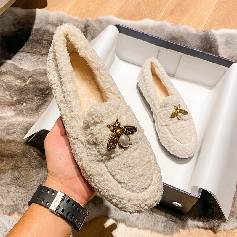 Women's Winter Plush Shoes Wear non slip warm flat bottomed snow boots Fashion belongs to decorative design Large 41-43