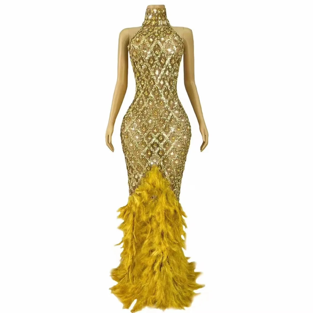 Robe longue en maille sexy de luxe avec strass dorés et plumes pour femme, tenue de soirée, d'anniversaire, de tapis rouge, de défilé de mode, costume de scène