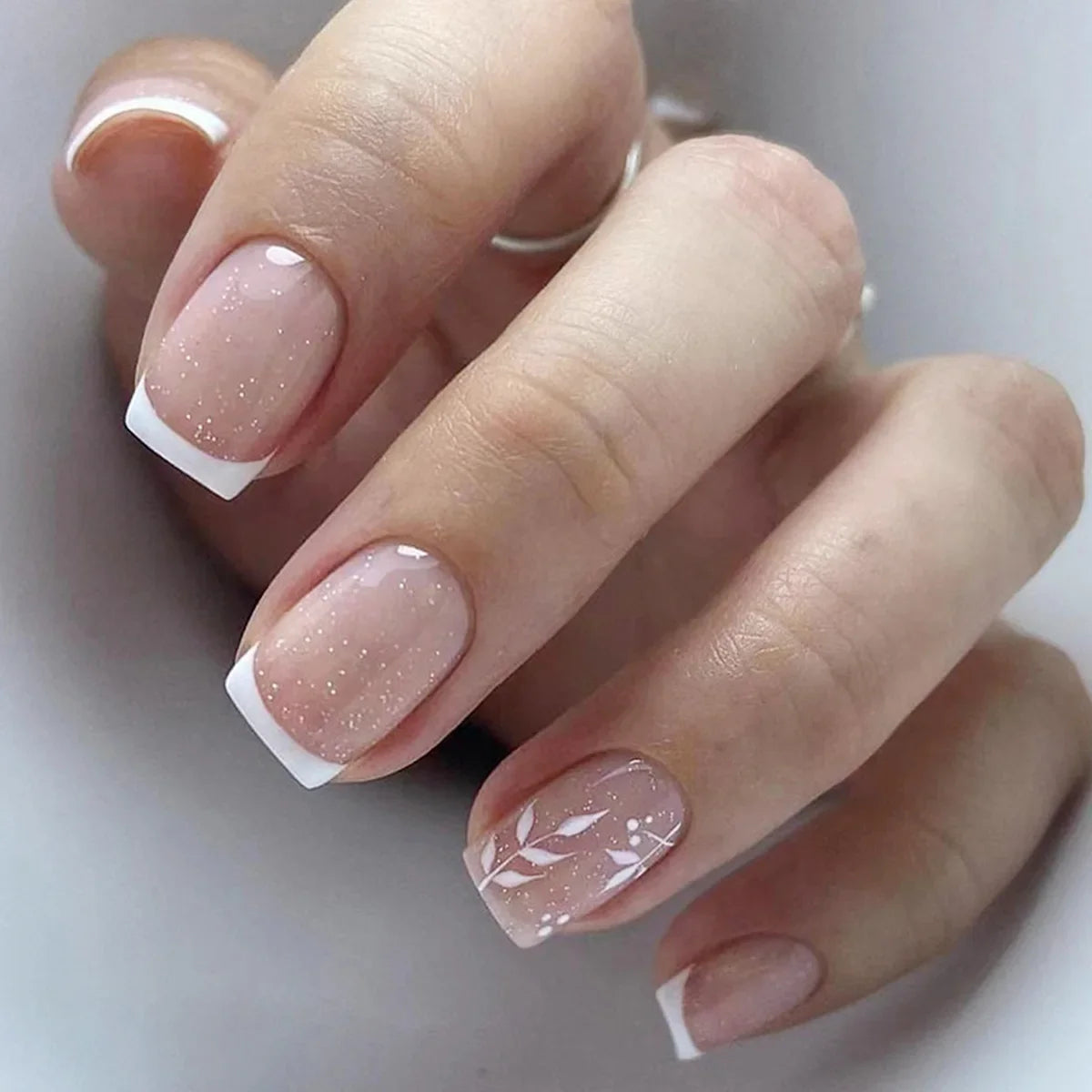 Faux ongles courts et carrés brillants, 24 pièces/boîte, pointe française colorée, motif floral, printemps-été, pour femmes