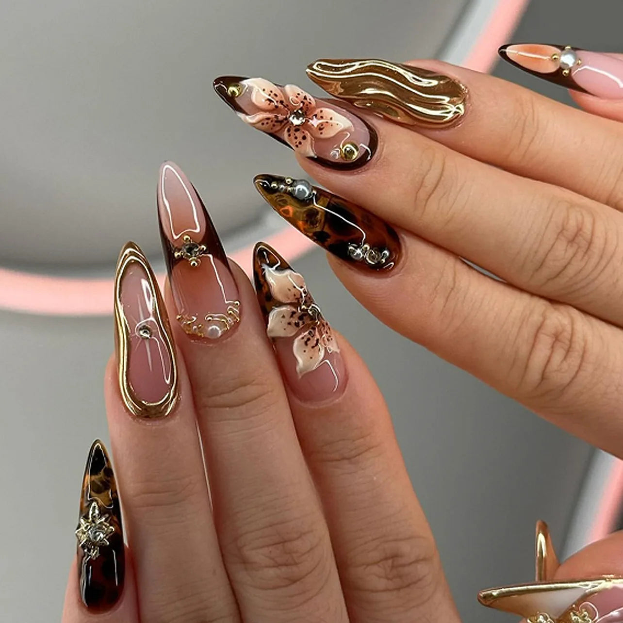24pcs 3D Flower Design Press on Nails Blue French Almond False Nail Tips for Women Wearable Reusable European Fashion Fake Nails