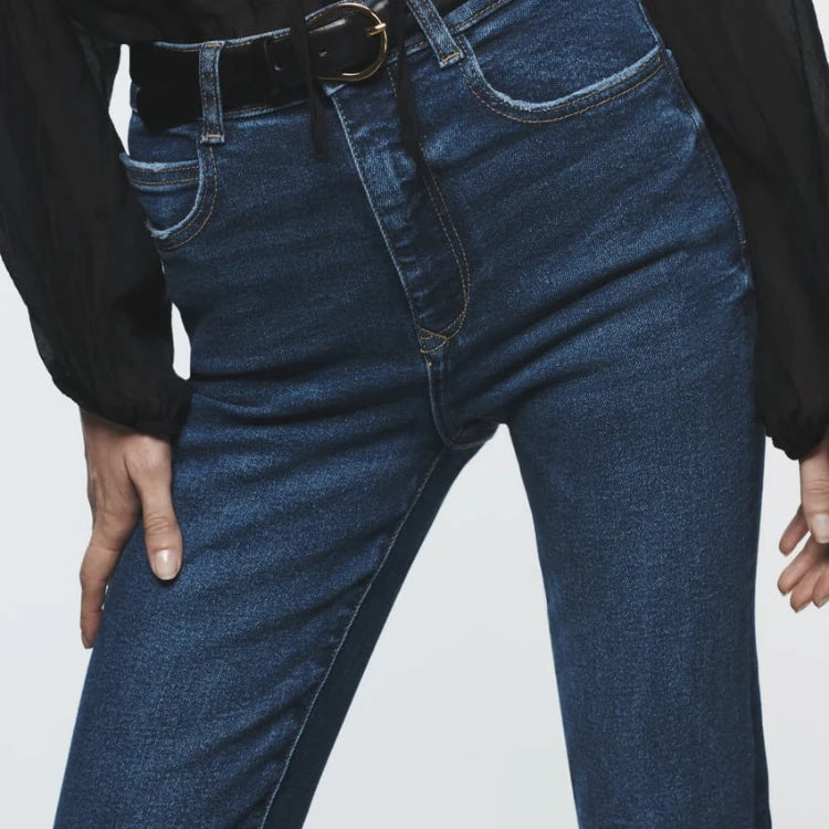 Woman's High Waist Flare Jeans Autumn Washed Effect High Rise Five Pocket Zip Button Closure Stretch Flared Legs Jeans