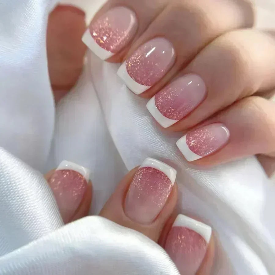 24 peças unhas postiças quadradas curtas médias brilhantes arte de unha branca usável unha postiça prateada francesa cobertura total pressione pontas de unhas