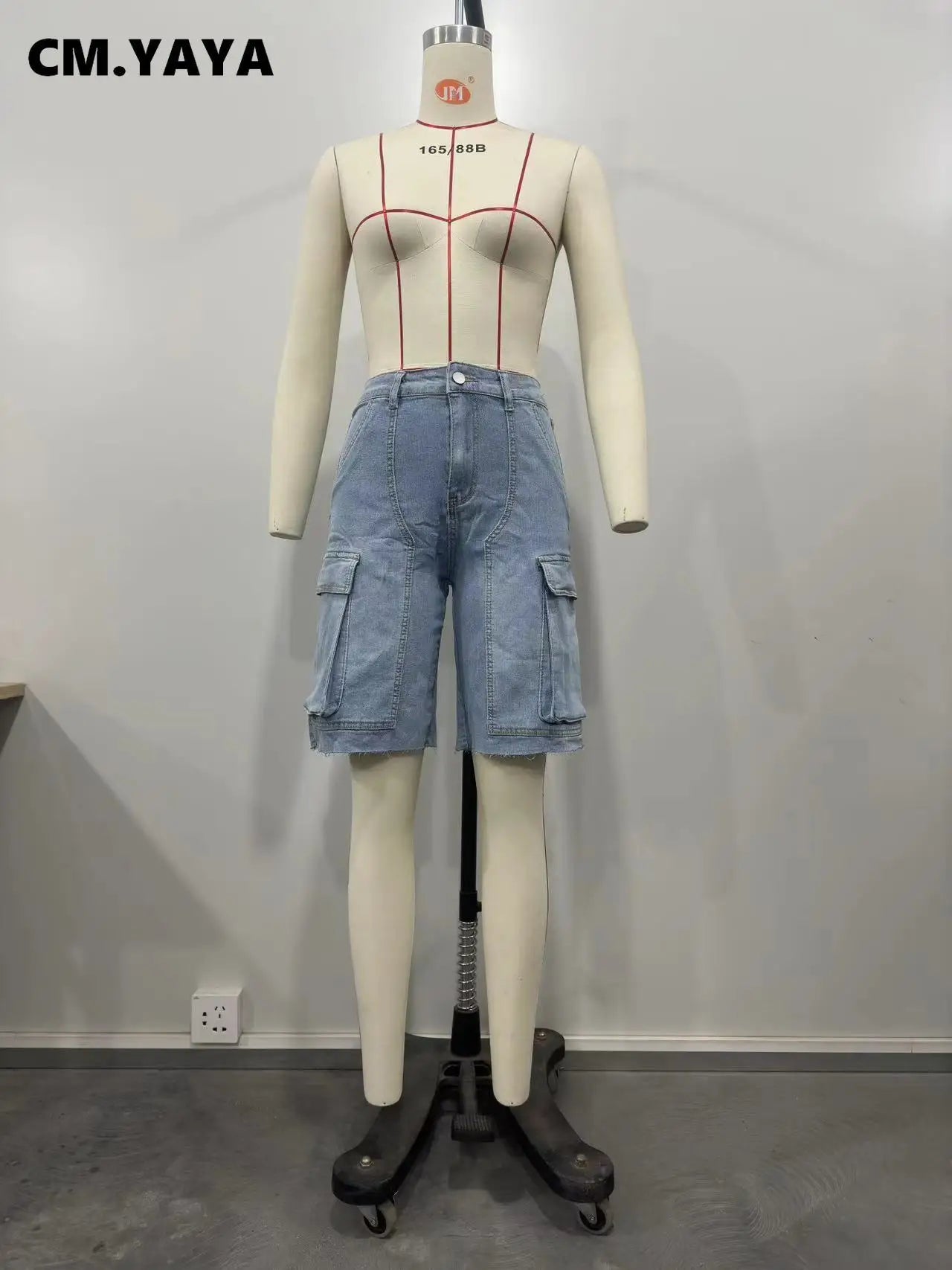 CM.YAYA Women Fashion Pocket Side Straight Knee Length Cargo Jeans 2025 Summer Party Street Short Pants