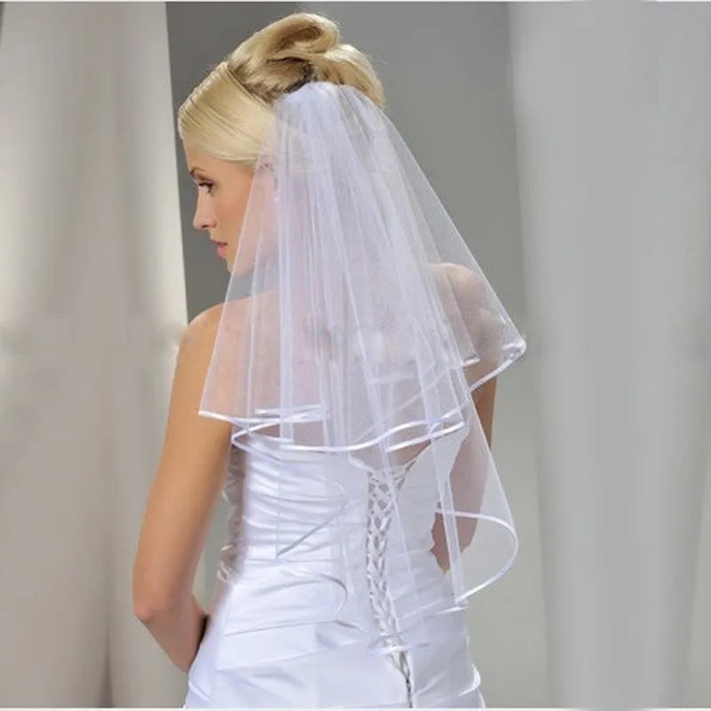 Elegant Short Bridal Wedding Veils Two Layer 75cm 2T with Metal Combe White for Party 2021 New Arrival Ivory with Edge 75cm
