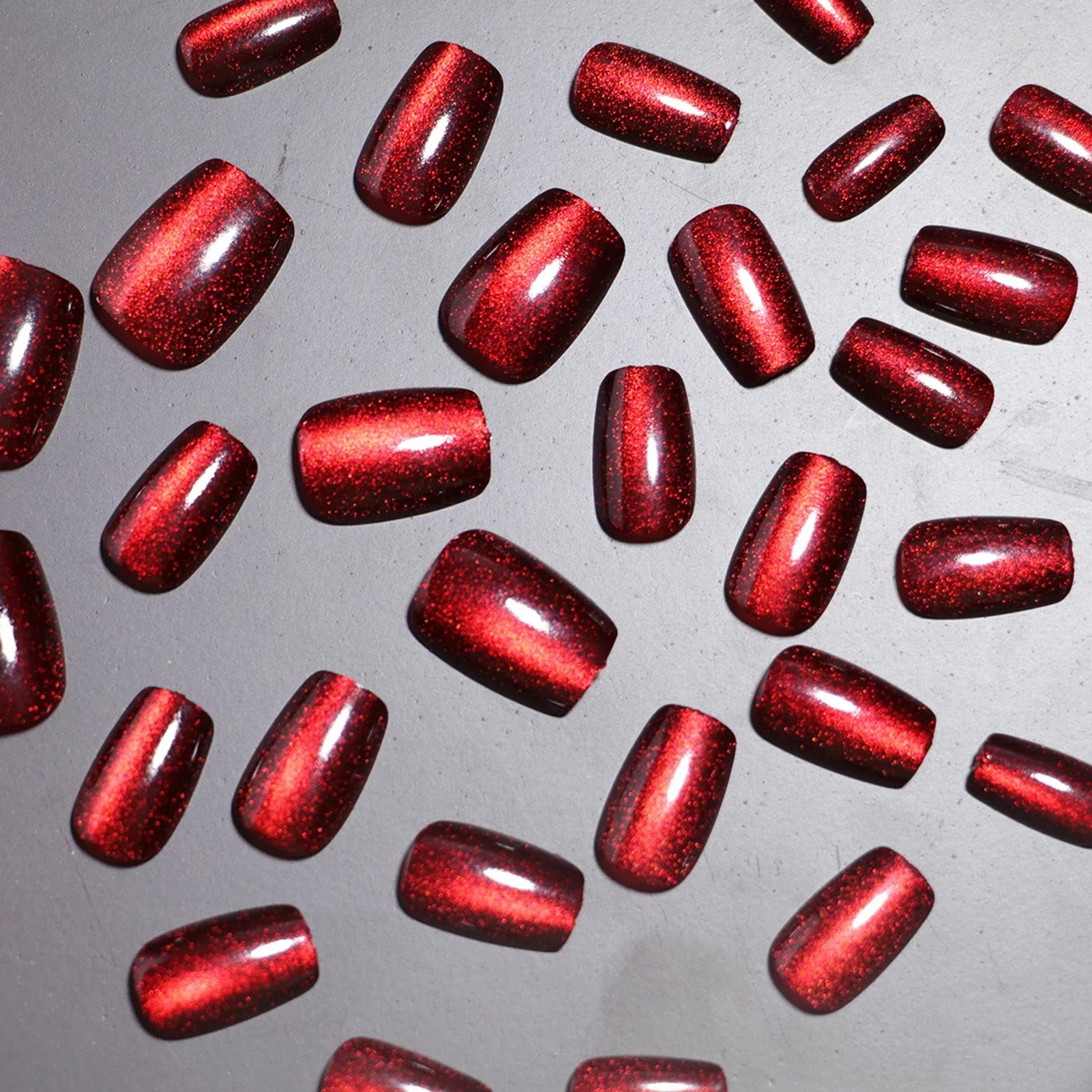 Red Short Square Fake Nails 30Pcs Glossy Cat's Eyes Press On Nails Women Girls New Year Party Charm Manicure Christmas Nails Art