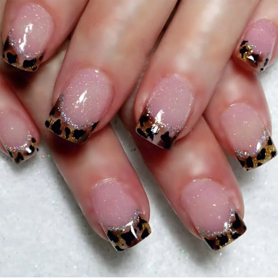 24 peças unhas postiças quadradas curtas médias brilhantes arte de unha branca usável unha postiça prateada francesa cobertura total pressione pontas de unhas