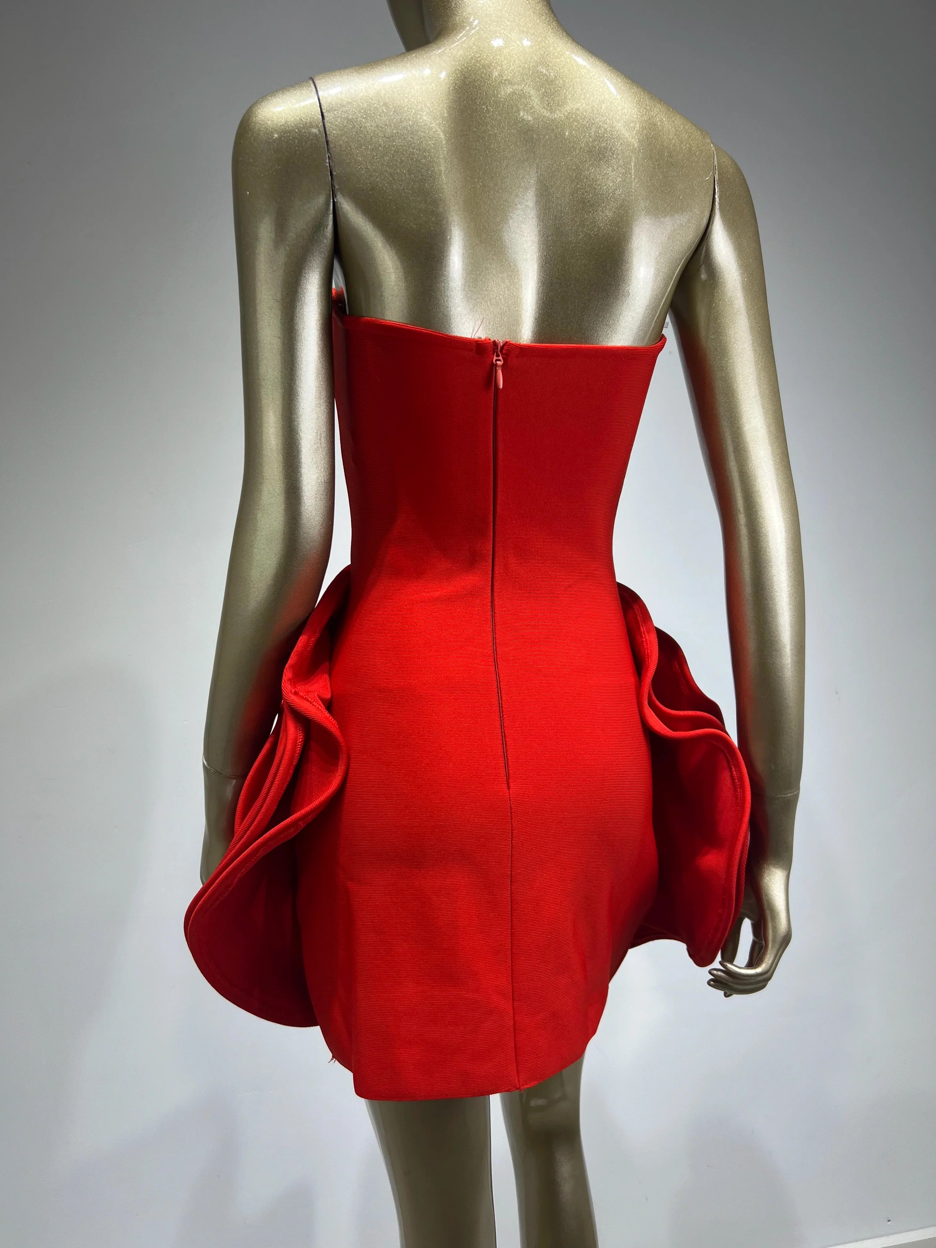 Vestido curto feminino sexy, sem alças, sem costas, com flor vermelha, justo, elegante, para festa à noite
