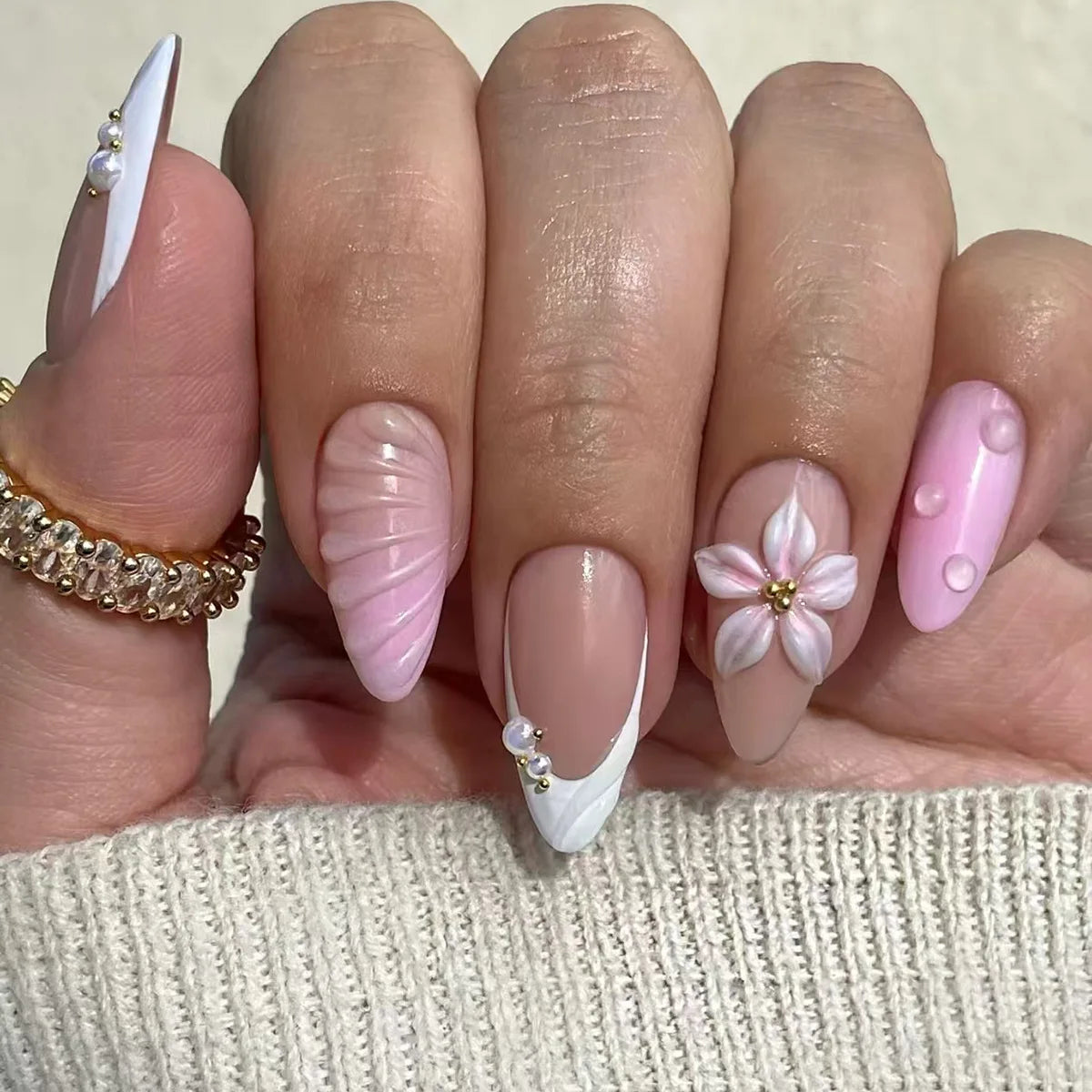 24Pcs 3D Shell Pattern Press on False Nails with Green Camellia Design Short Round Head Wearable Almond French Fake Nail Set