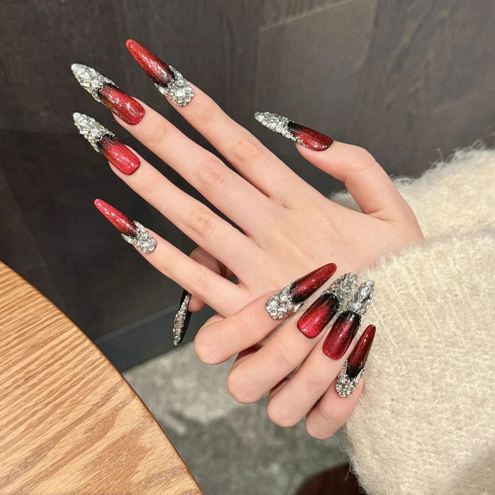 10 peças de unhas postiças super longas amêndoas vermelho-vinho, feitas à mão, brilhantes, com diamante, unhas francesas brilhantes, estilo olho de gato, unhas postiças de luxo