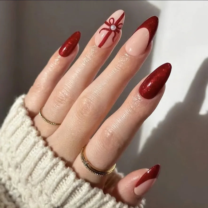 2025 New Christmas Fake Nail Tips Wearable Almond False Nails with Snowflake Flower Print European Xmas New Year Press on Nails