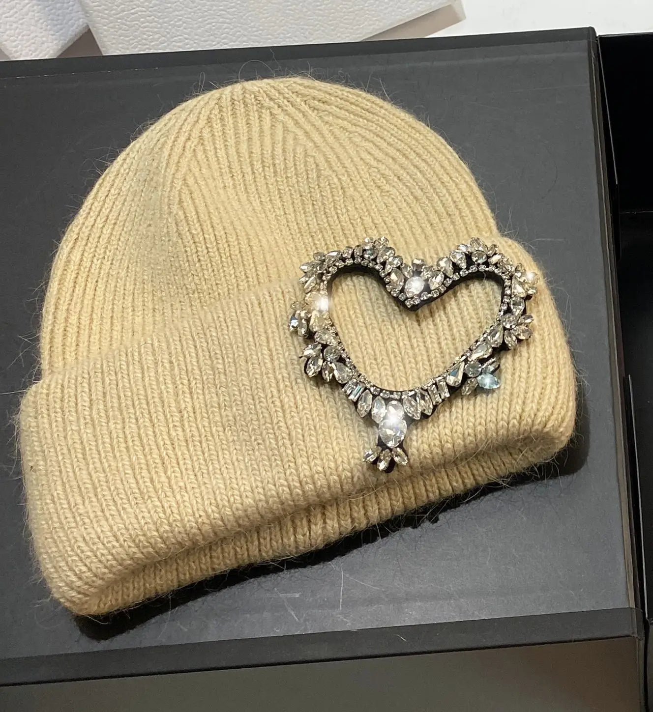 Luxury Rhinestones Heart Pattern Knitted Hats for Women Winter Warm Beanie Knit Bonnet Outdoor Wool Skullies Skiing Cap Beige