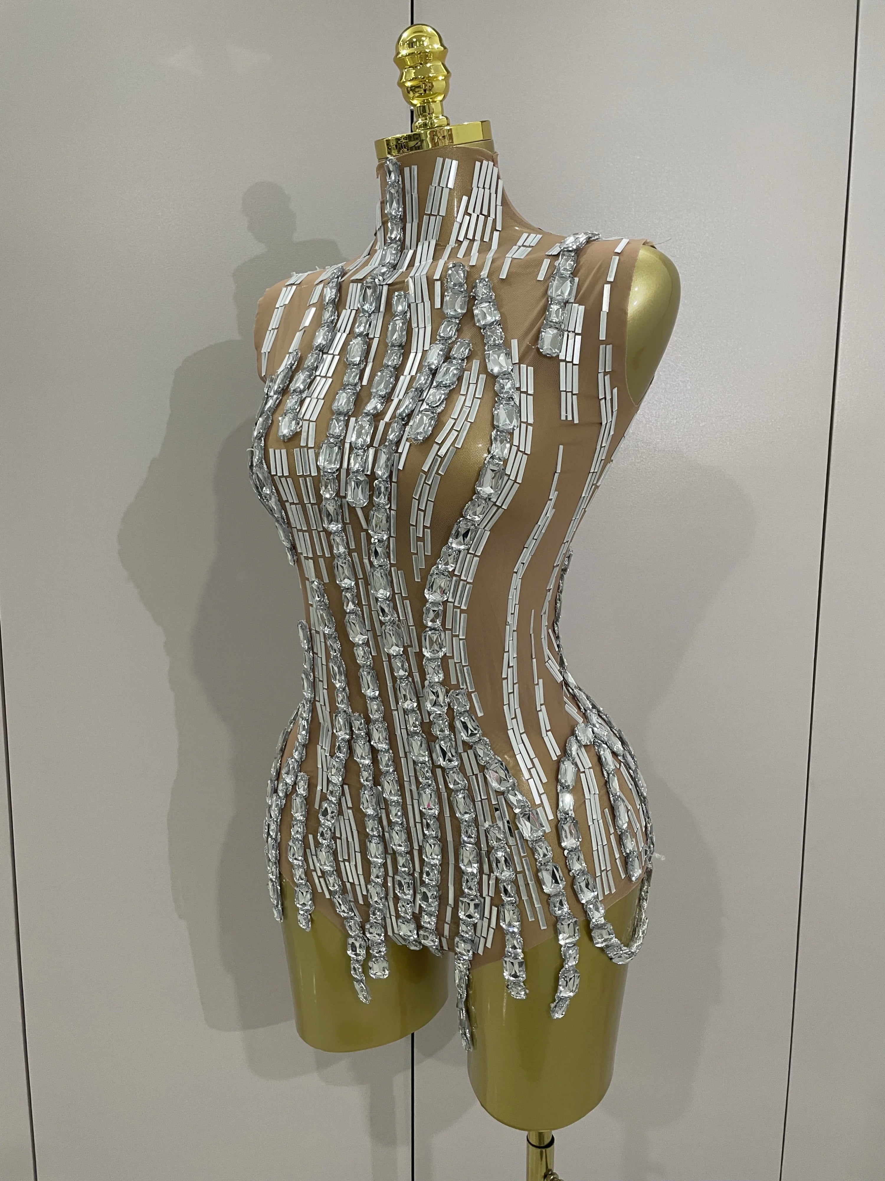 Body sexy transparente sem mangas com corrente de strass brilhante 2025, traje feminino para festa, boate, apresentação em equipe, roupa para palco
