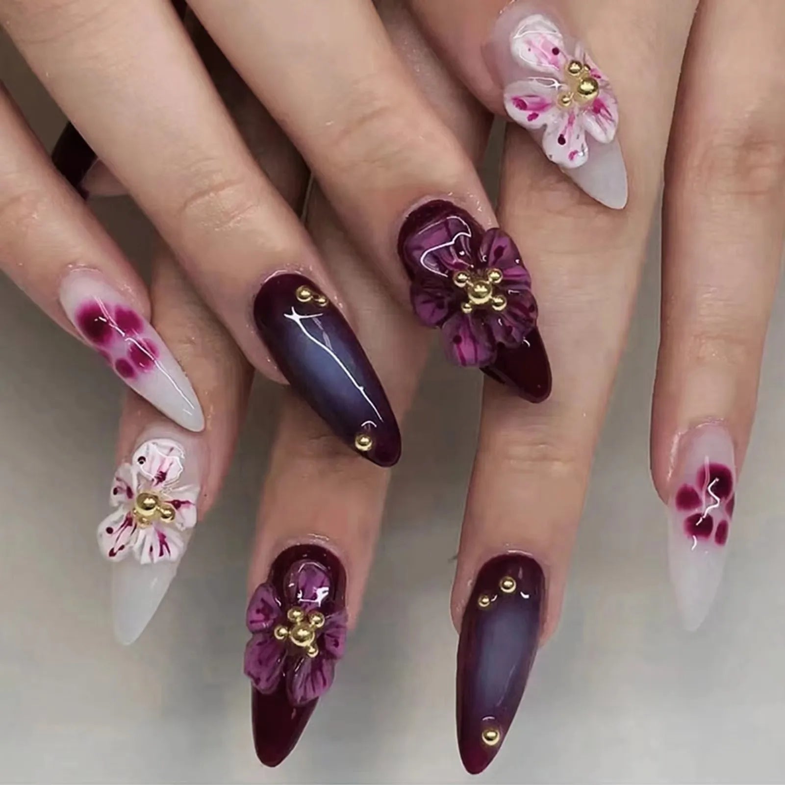 24pcs Flower Printed Fake Nail Tips INS Gradient Color Short Almond False Nails for Women Wearable European Press on Nails