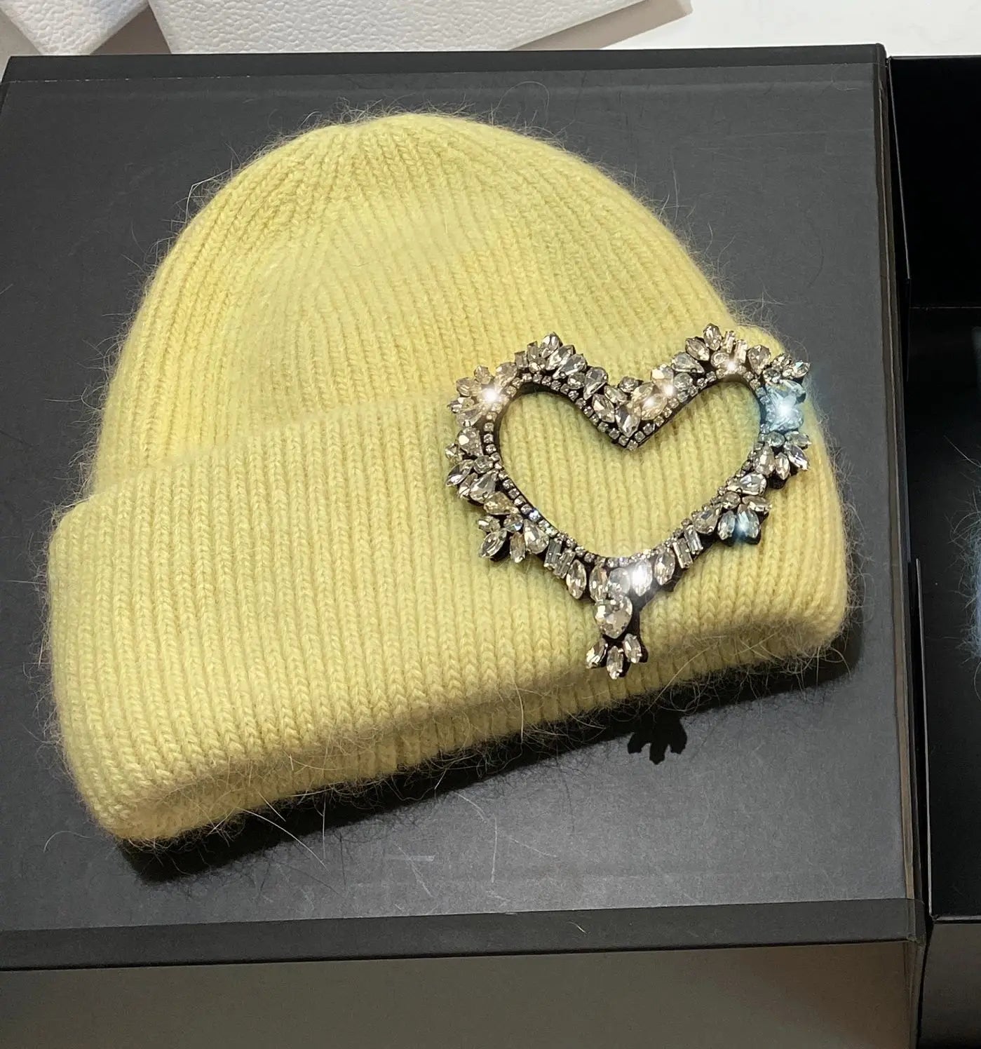 Luxury Rhinestones Heart Pattern Knitted Hats for Women Winter Warm Beanie Knit Bonnet Outdoor Wool Skullies Skiing Cap Light Yellow