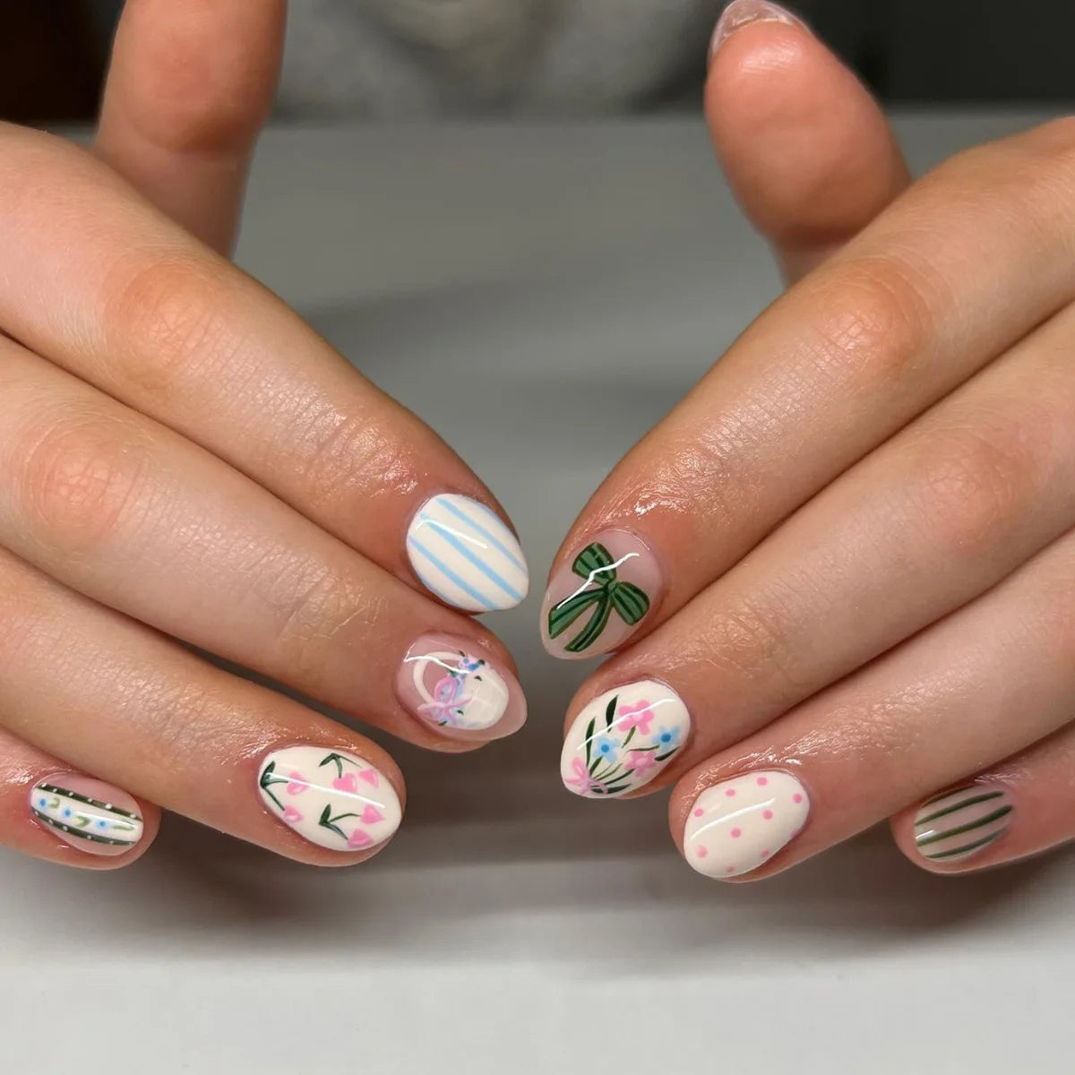 24Pcs Simple White Fake Nail Tips with Flower Bow Polka Dot Design Short Round Head Press on Nails Detachable Blue False Nails