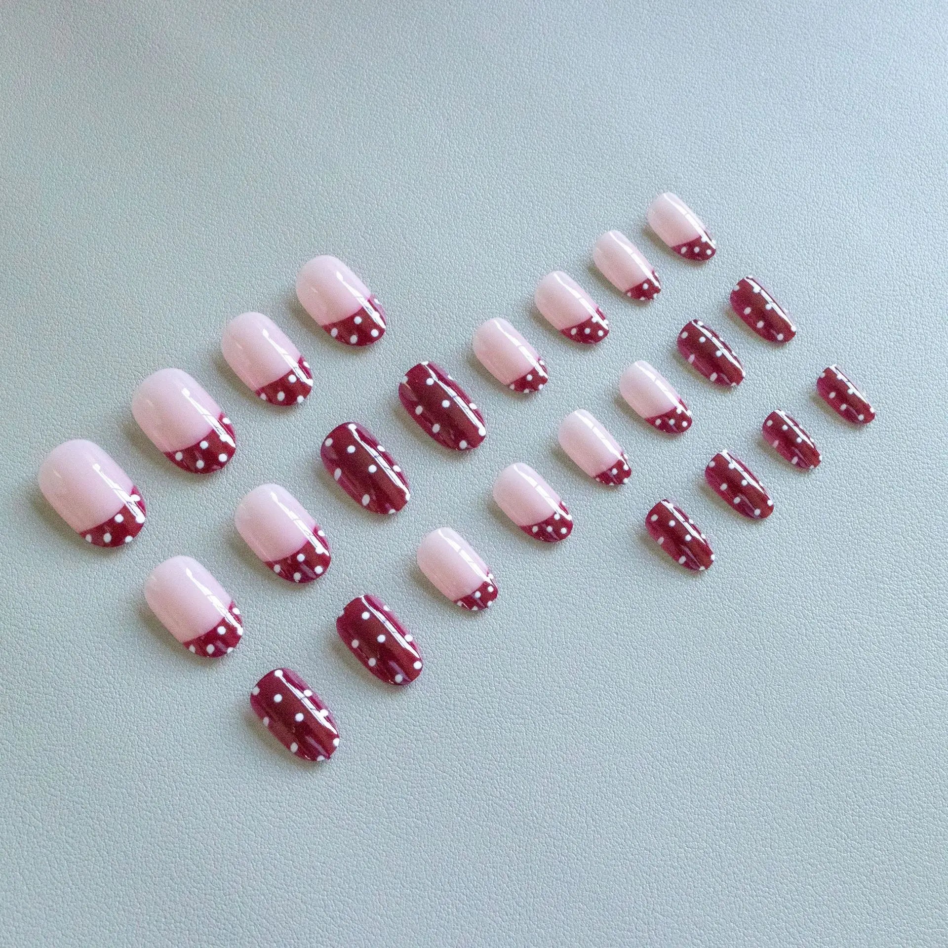 24Pcs Wine Red French Fake Nails Short Oval Press On Nails Elegant Dot Designs Spicy Girls Charm Manicure Stick-on Nails Art