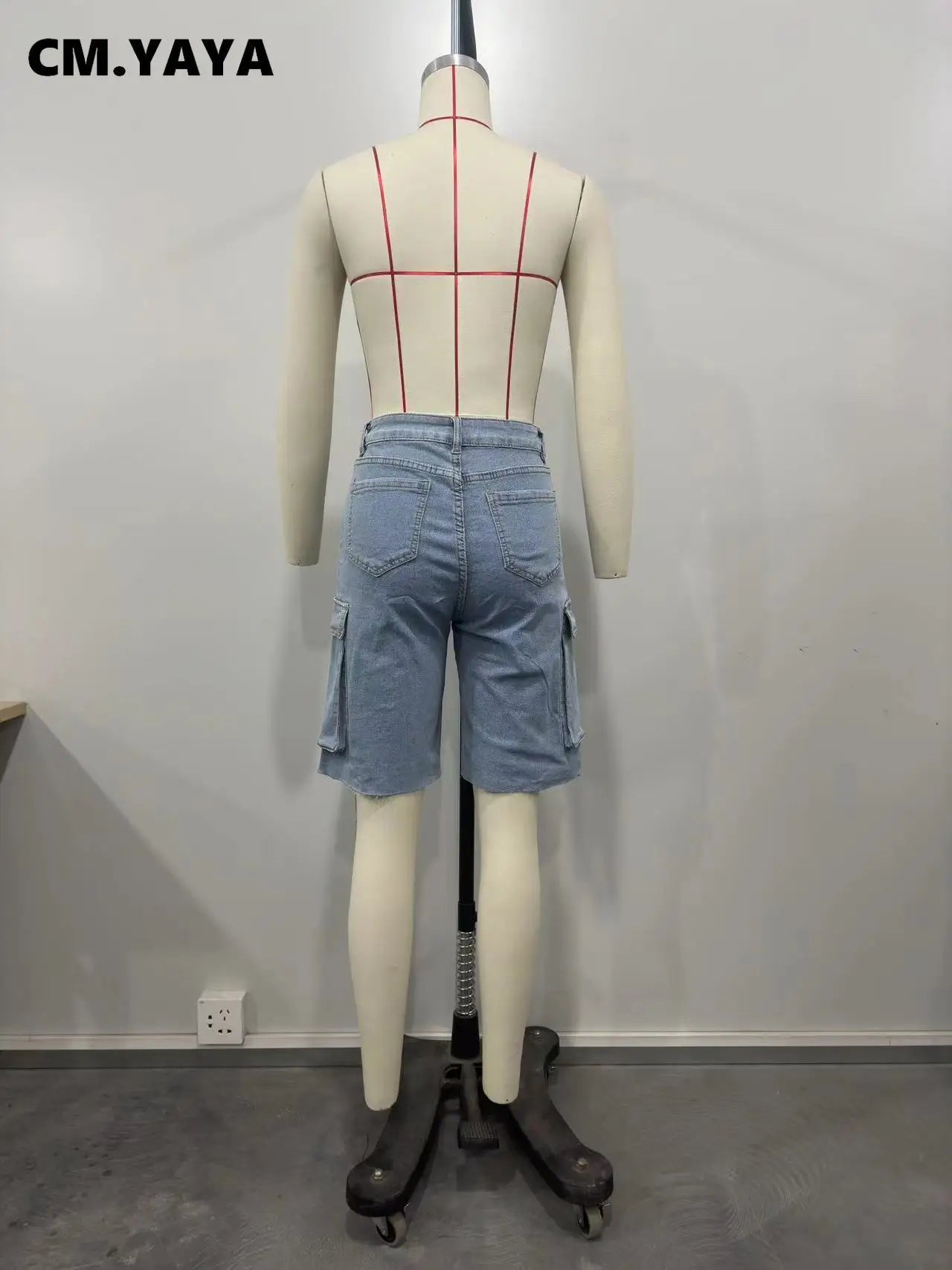 CM.YAYA Women Fashion Pocket Side Straight Knee Length Cargo Jeans 2025 Summer Party Street Short Pants