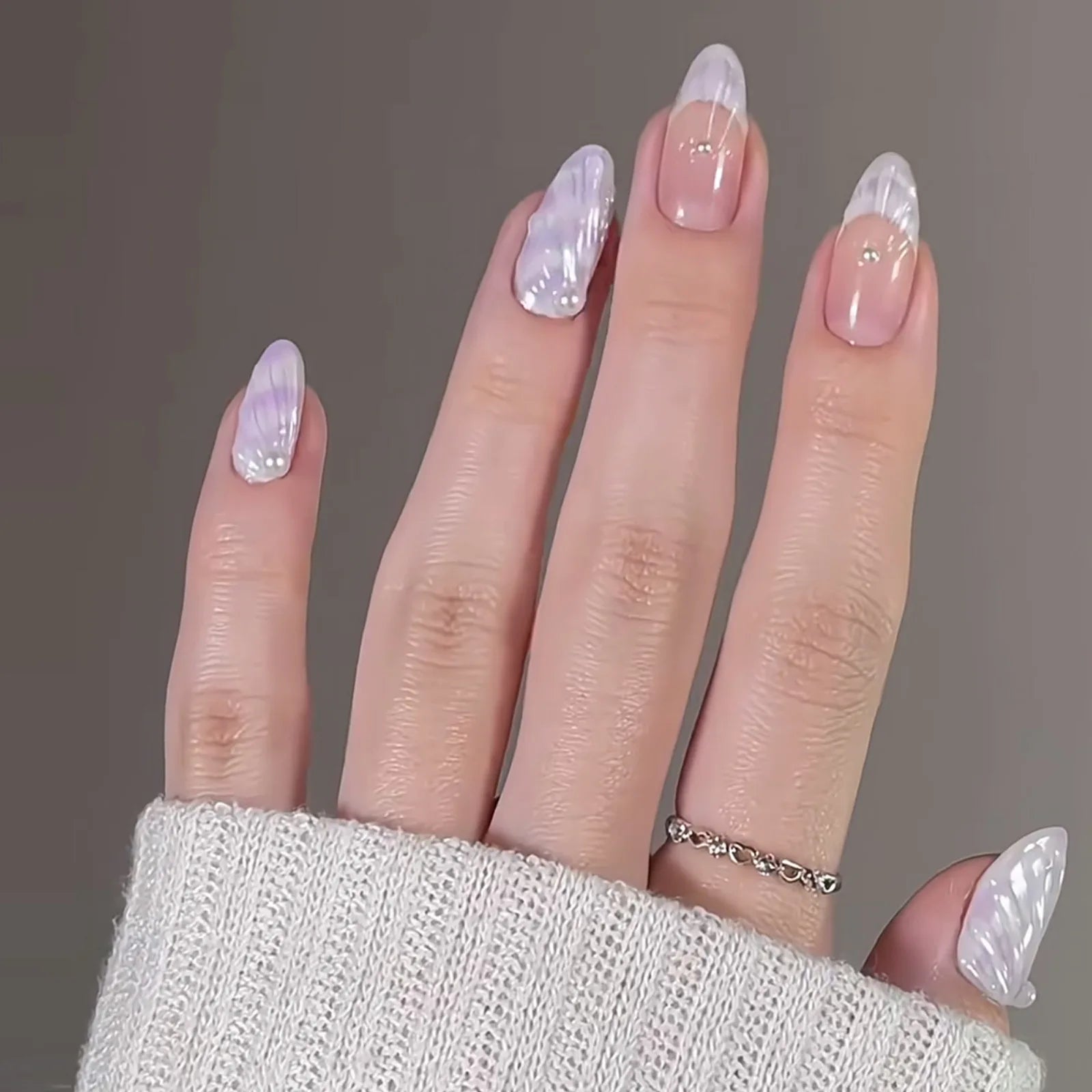 24Pcs Mid-length French Almond Fake Nail with Shiny Powder Design False Nail Art 3D Shell Pattern Datachable Press on Nails Tips