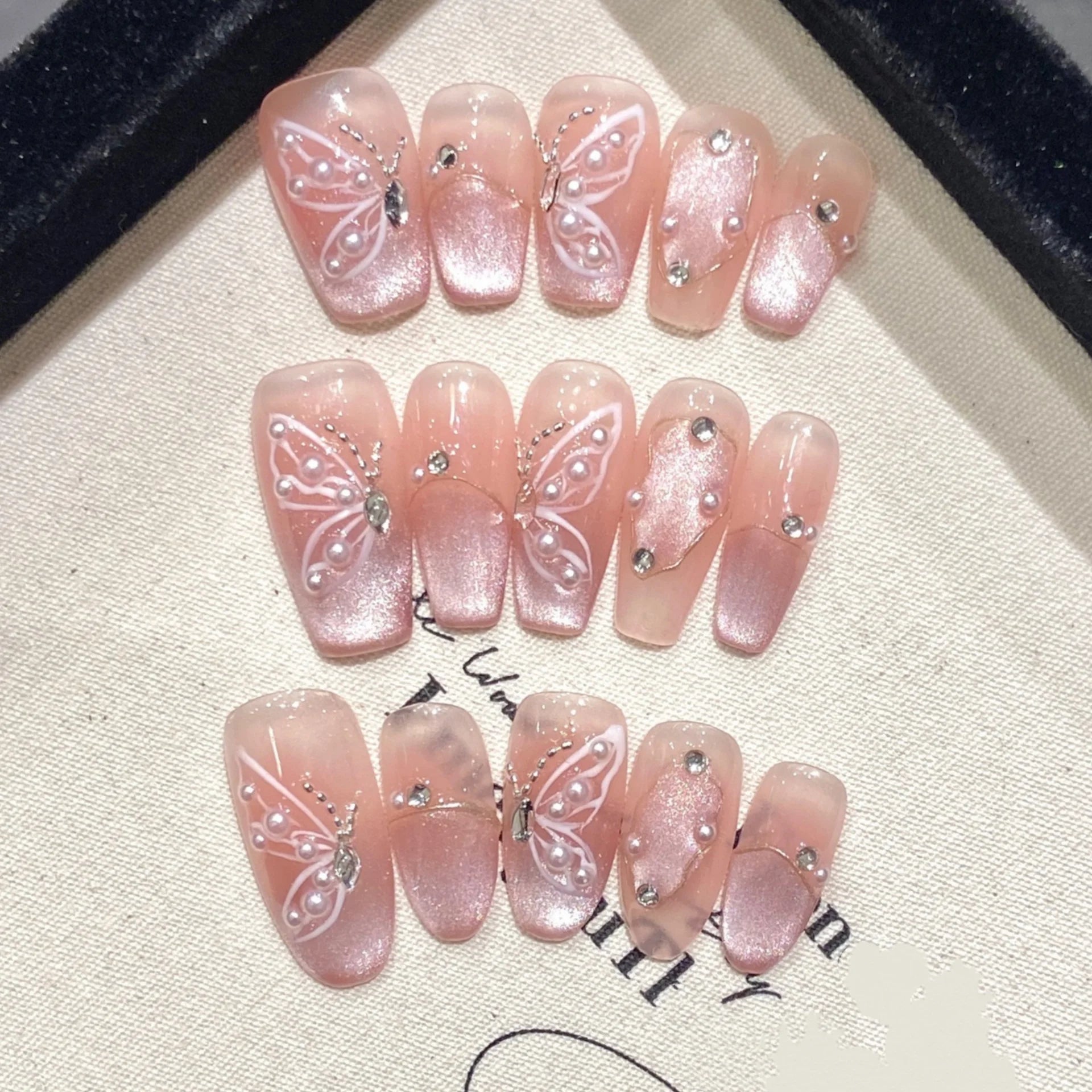 10pcs Butterfly Pearl Handmade Fake Nails Mid-length Oval False Nail Art Nude Pink Cat's Eye Tips Detachable Press on Nails Sets
