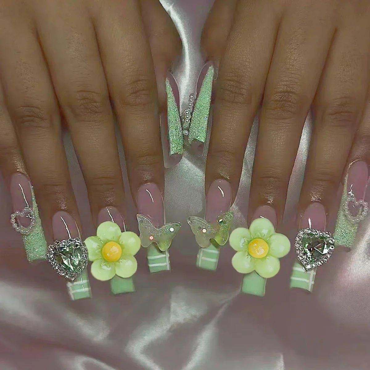 3D Extended Fake Nails Polka Dot Design Full Cover Nail Tips Art Strawberry Cute Bear Rose Press on Nails Wearable Fingernail