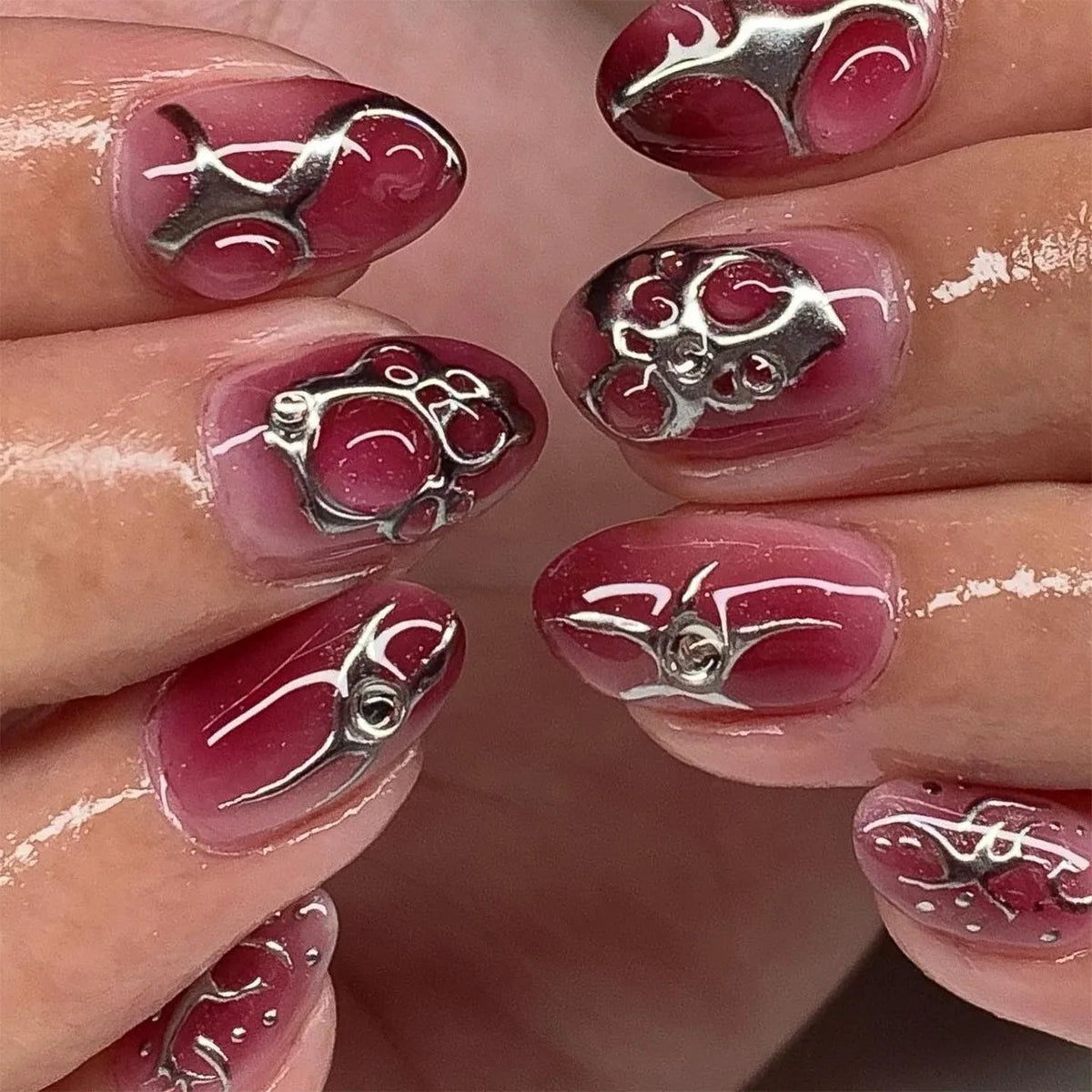 24pcs Sliver Spider Design Fake Nail Heavy Metal Halloween False Nail Tips Full Cover Wearable Black Cool Almond Press on Nails