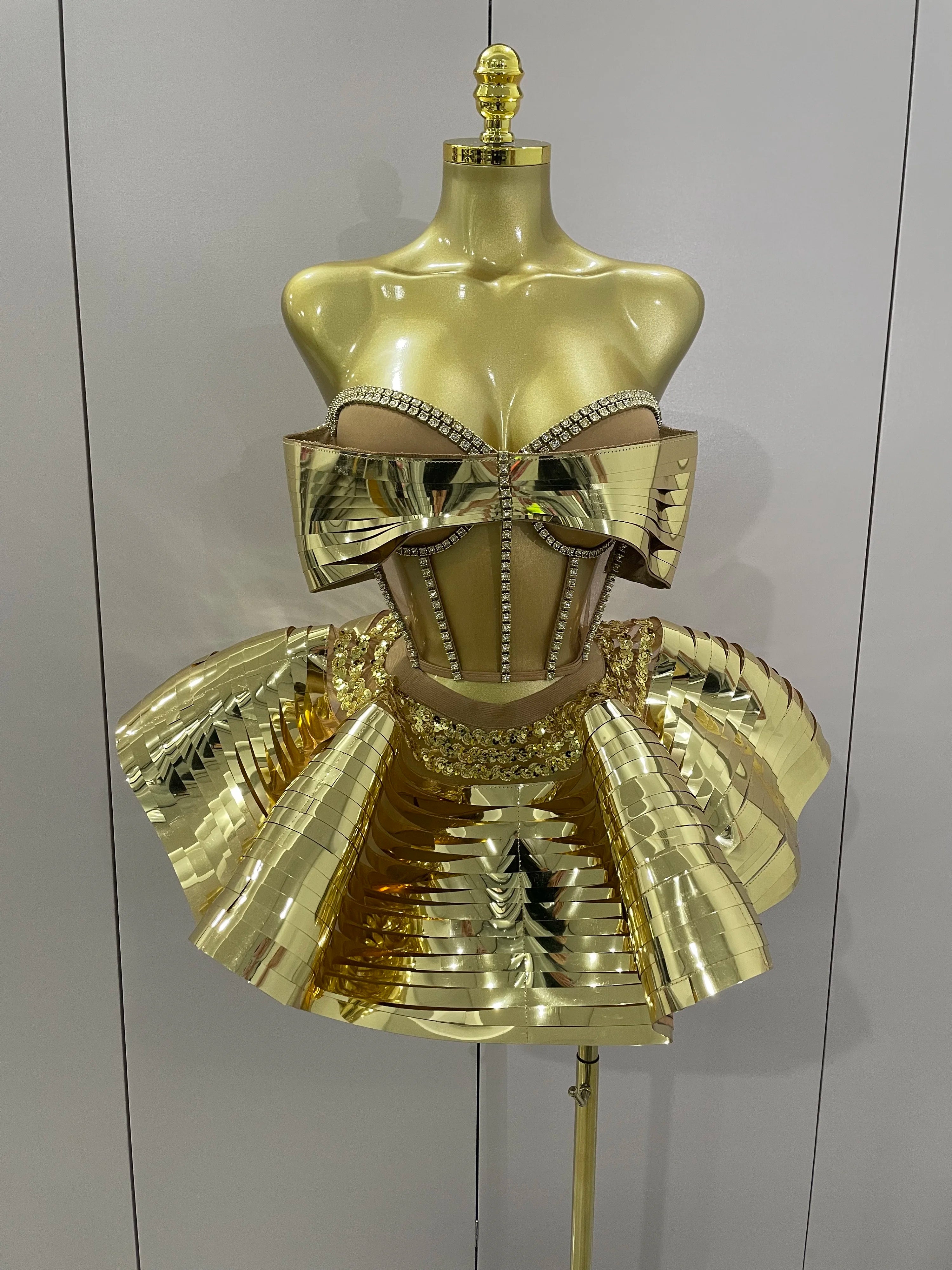 Conjunto de duas peças sexy com lantejoulas prateadas e strass, roupa elegante para festa de aniversário e palco, 2025