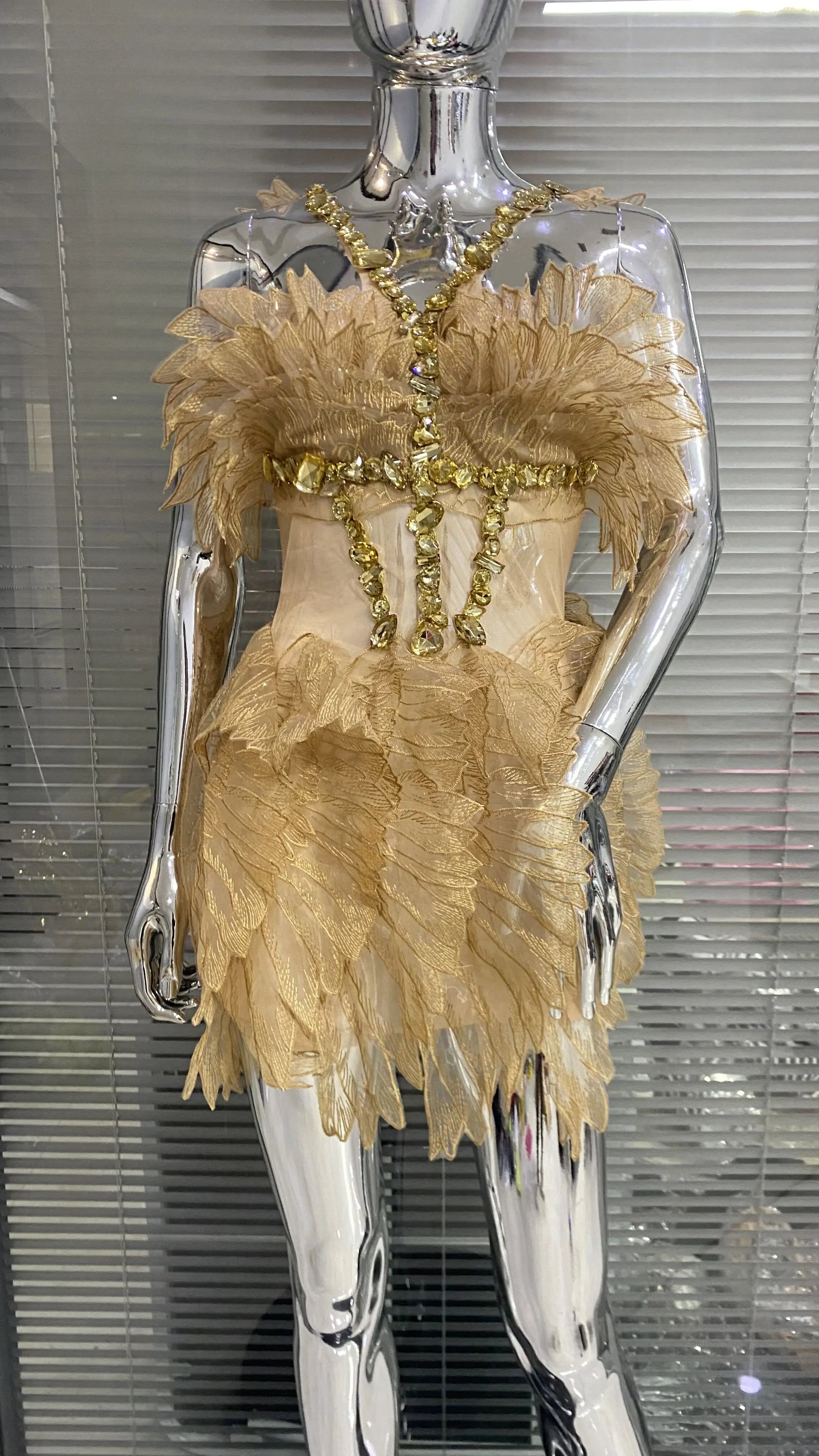 New White Color Women Sexy Off the Shoulder Hlater Bodycon Mini Dress Crystal Nightclub Party Celebrate Birthday Dress