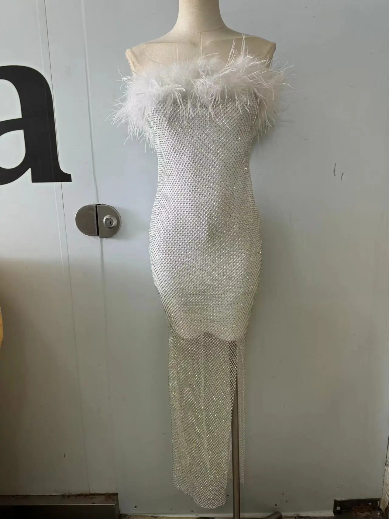 Pink Black Color Women Sexy Strapless Diamond Mesh Feathers Bodycon Long Dress Fashion Celebrate Nightclub Party Birthday Dress