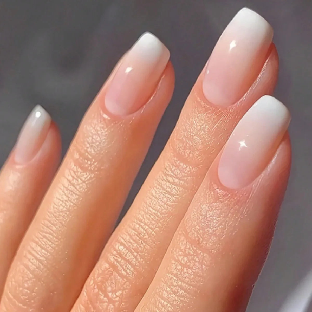 24Pcs Nude Pink Short Fake Nails Gradient Press on Nail Set Short Square Head Simple Manicure Tips Wearable Full Cover Fake Nail