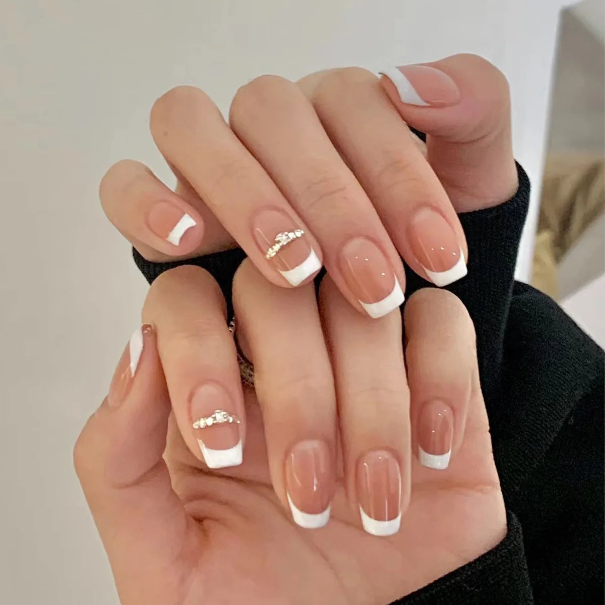 24pcs/set short fake nails for women girls french nude square white tips with rhinestones glitters Y2K  press on false nail art