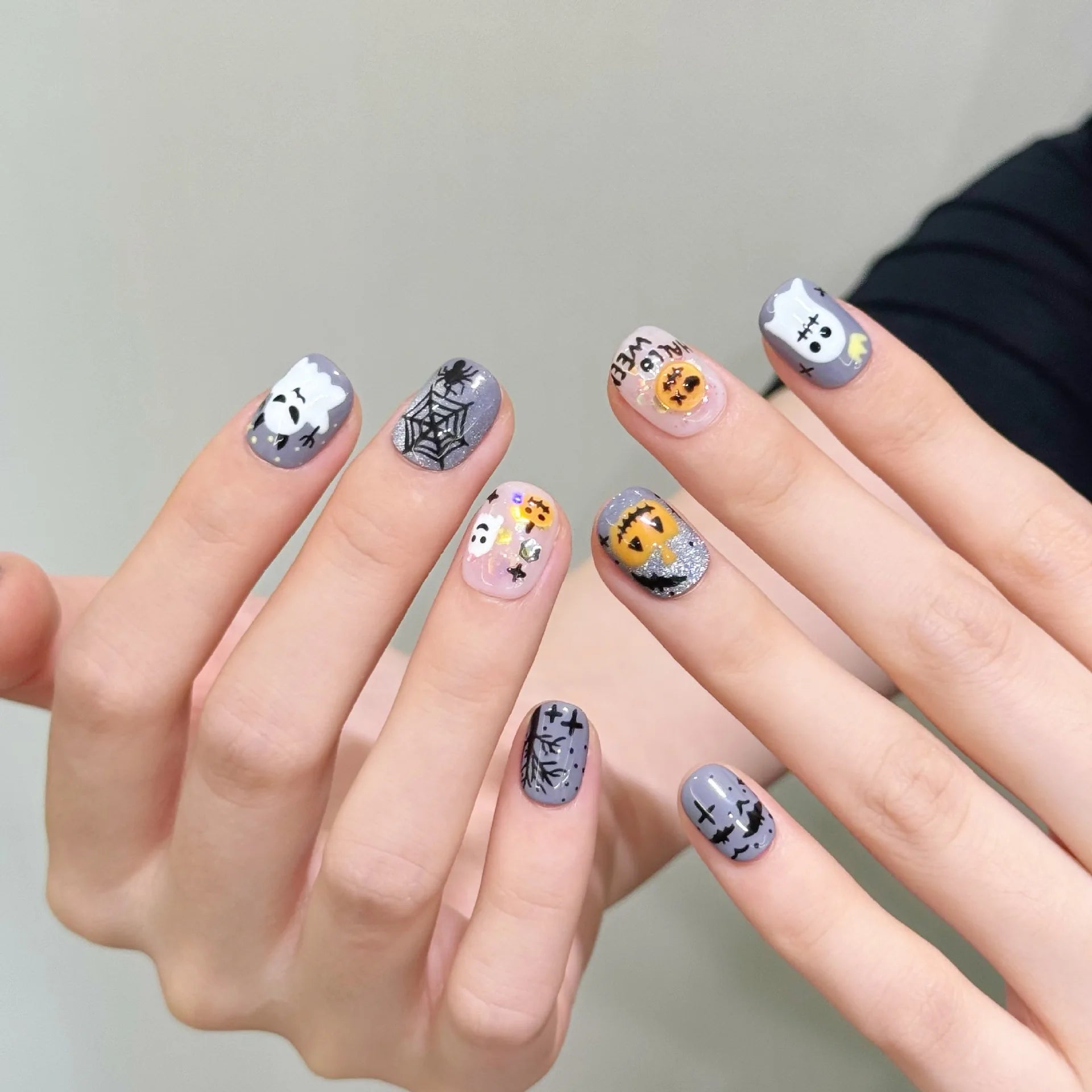 10pcs Handmade False Nails Sets Halloween Pumpkin Spider Design Grey Short Round Press on Nails Art Detachable Fake Nail Tips