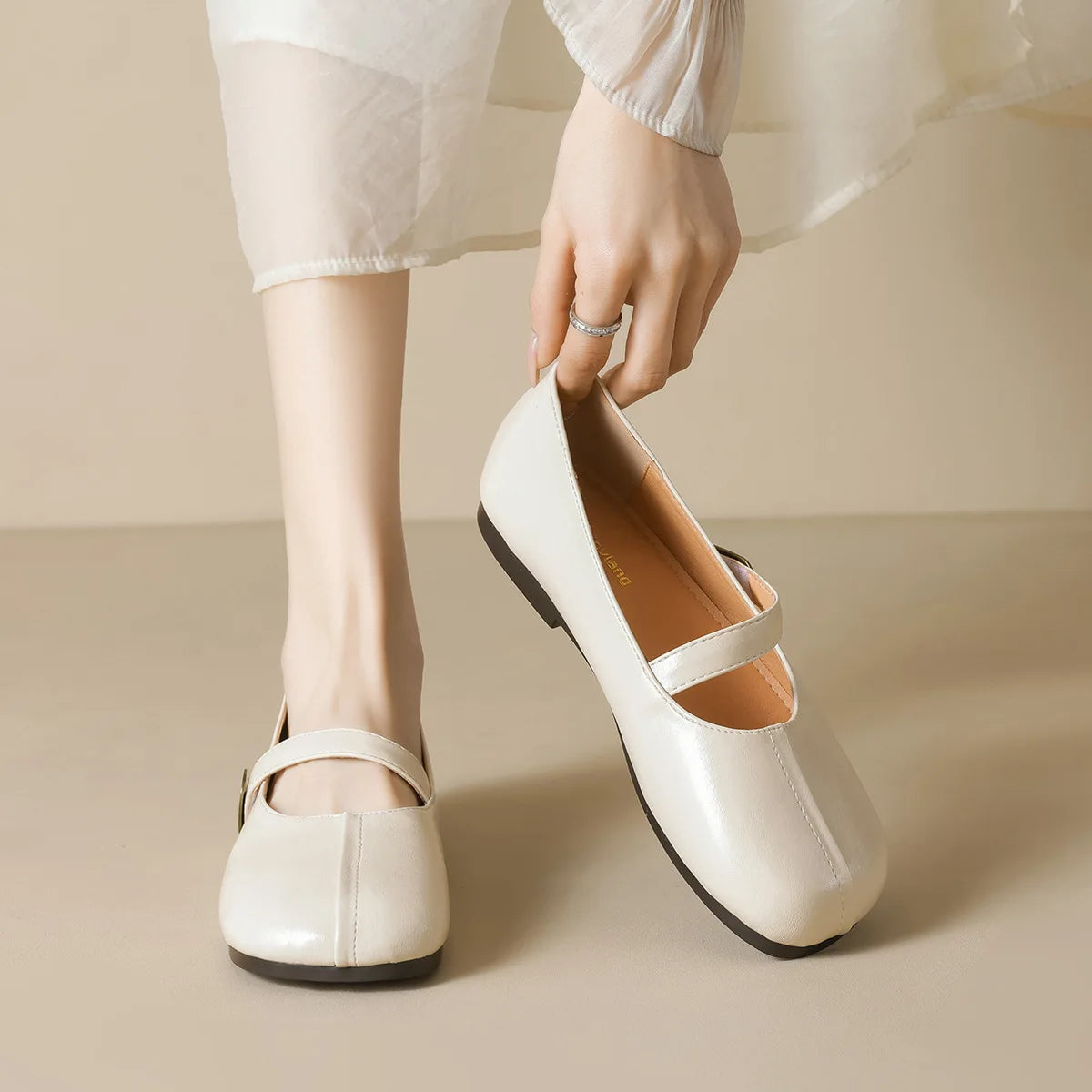 spring women's outdoor shoes Round toe design Mary Jane shoes Ladies casual flat shoes Work boat shoes Large sizes 41-43