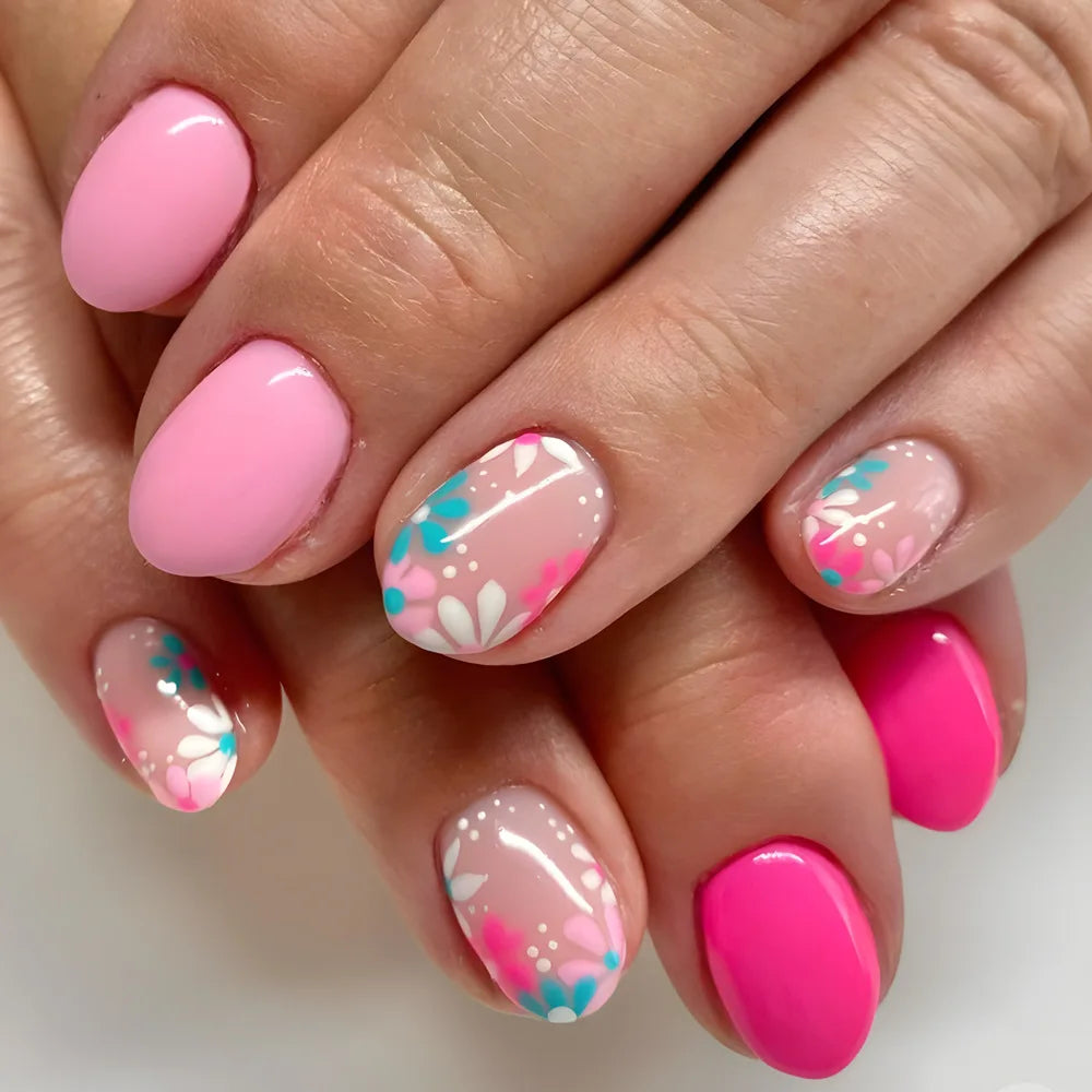 24Pcs Summer Wearable Press on Nails with Pink Heart-shape Pattern Design Short Almond Fake Nail Tip Cute Round Head False Nails