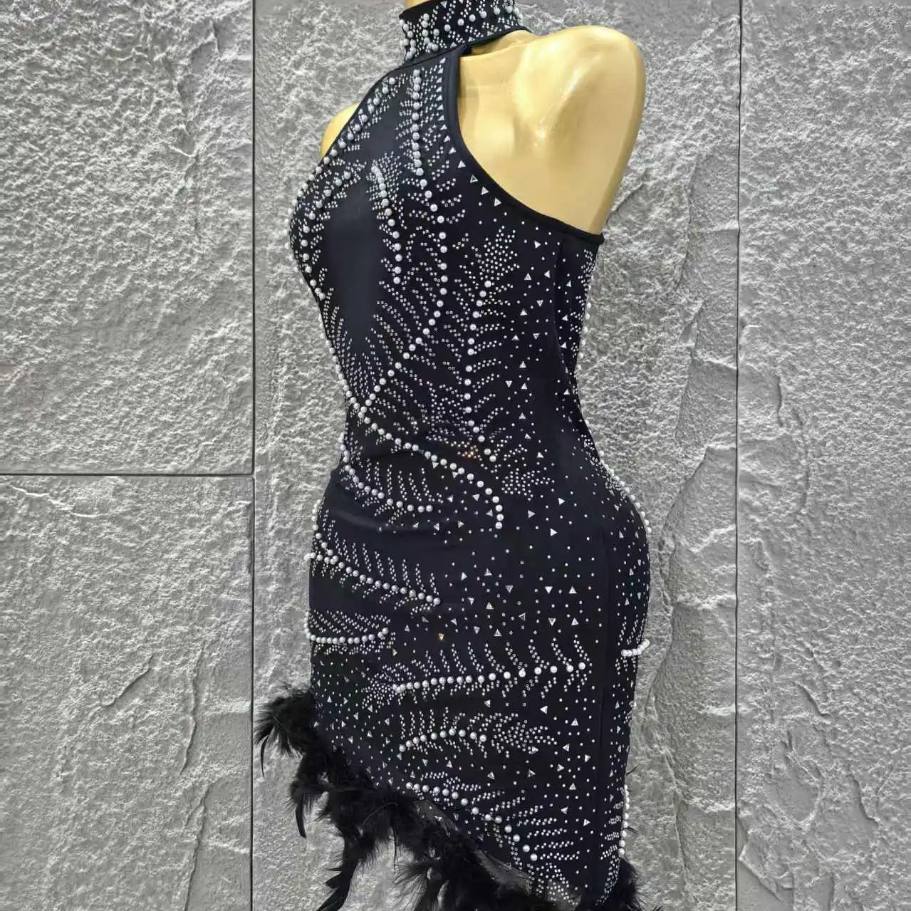 Vestido curto preto feminino, sexy, tomara que caia, com contas, penas, colado ao corpo, para festa, boate, bar, cantora