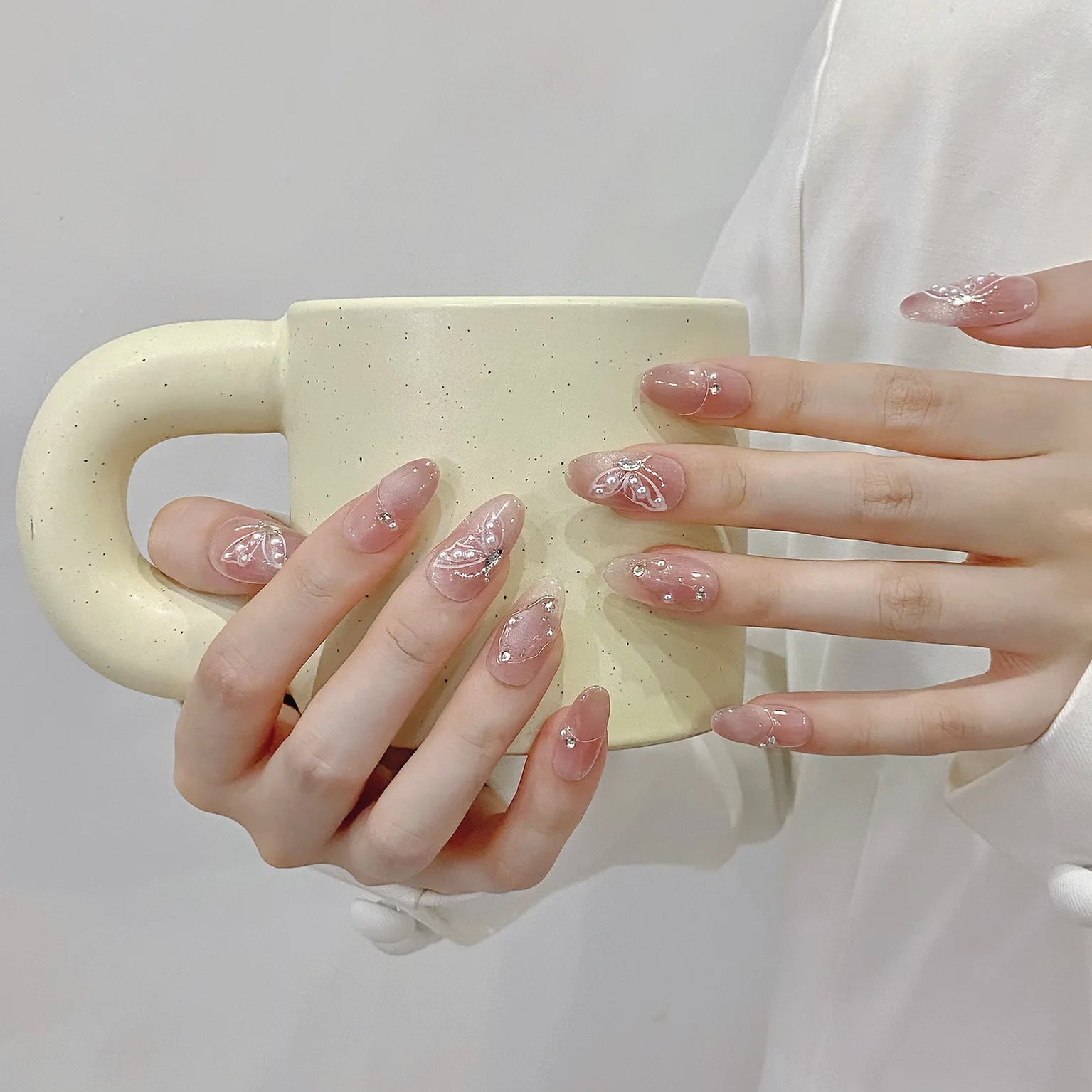 10pcs Butterfly Pearl Handmade Fake Nails Mid-length Oval False Nail Art Nude Pink Cat's Eye Tips Detachable Press on Nails Sets