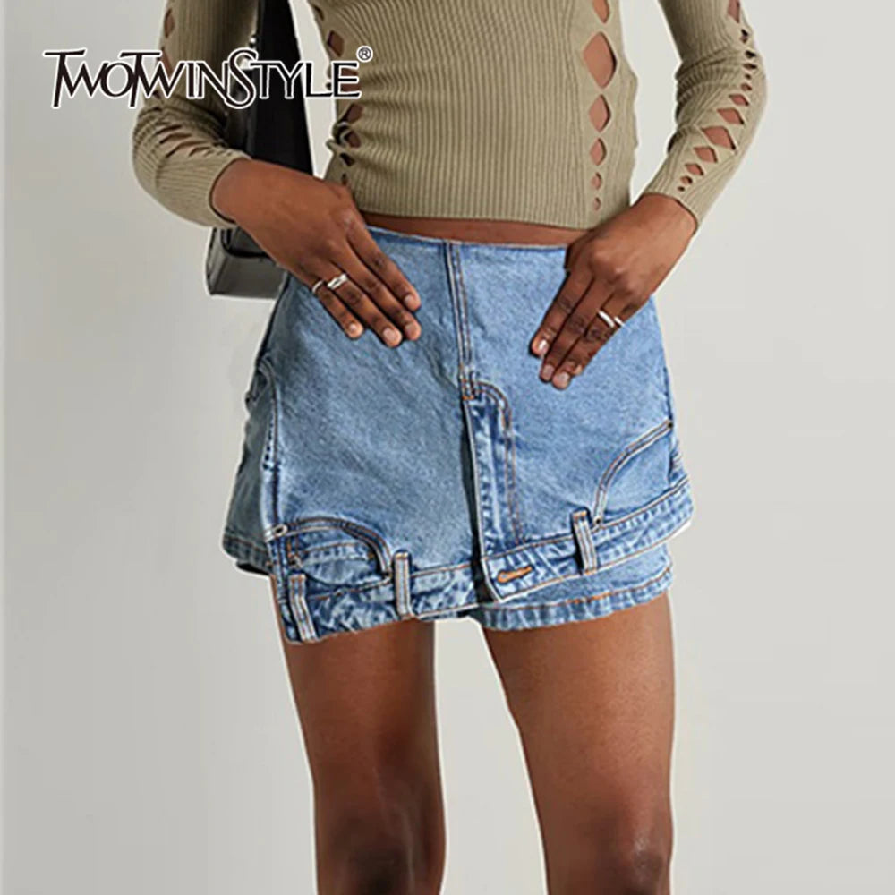 TWOTWINSTYLE Patchwork Bolso Irregular Chique Denim Shorts Para Mulheres Cintura Alta Zíper Emendado Designer Calças Curtas Femininas Novas