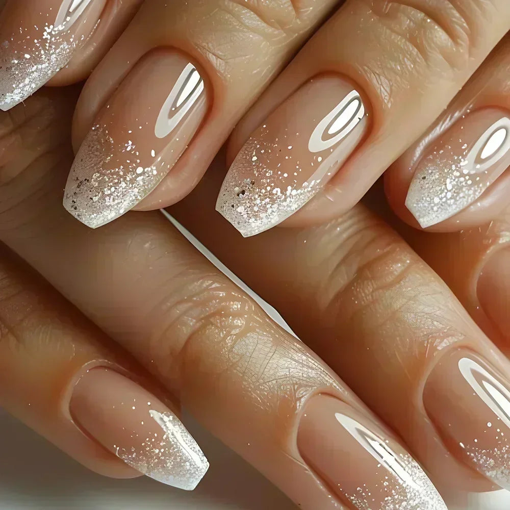 24 peças unhas postiças quadradas curtas médias brilhantes arte de unha branca usável unha postiça prateada francesa cobertura total pressione pontas de unhas