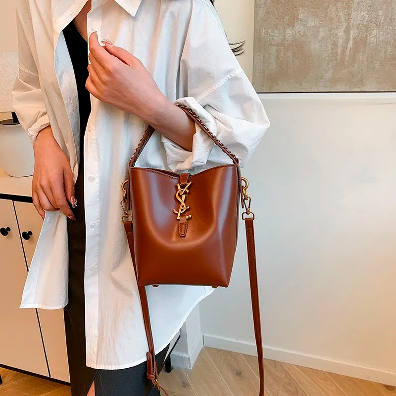 Elegant Leather Classic Commuter Bag With Trendy Letter Logo Solid Color Large Capacity For Women