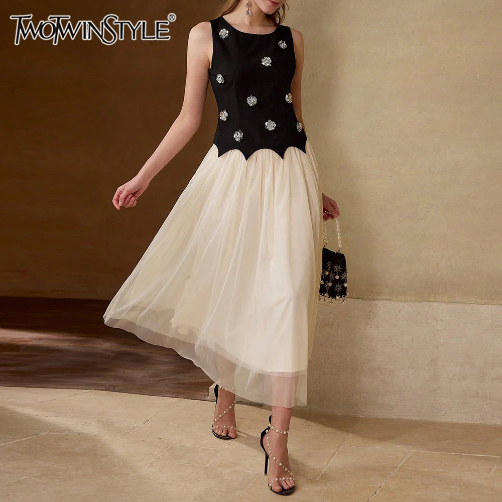 TWOTWINSTYLE Hit Color Spliced Appliques Elegant Dresses for Women Round Neck Sleeveless Patchwork Mesh Dress Female Fashion New