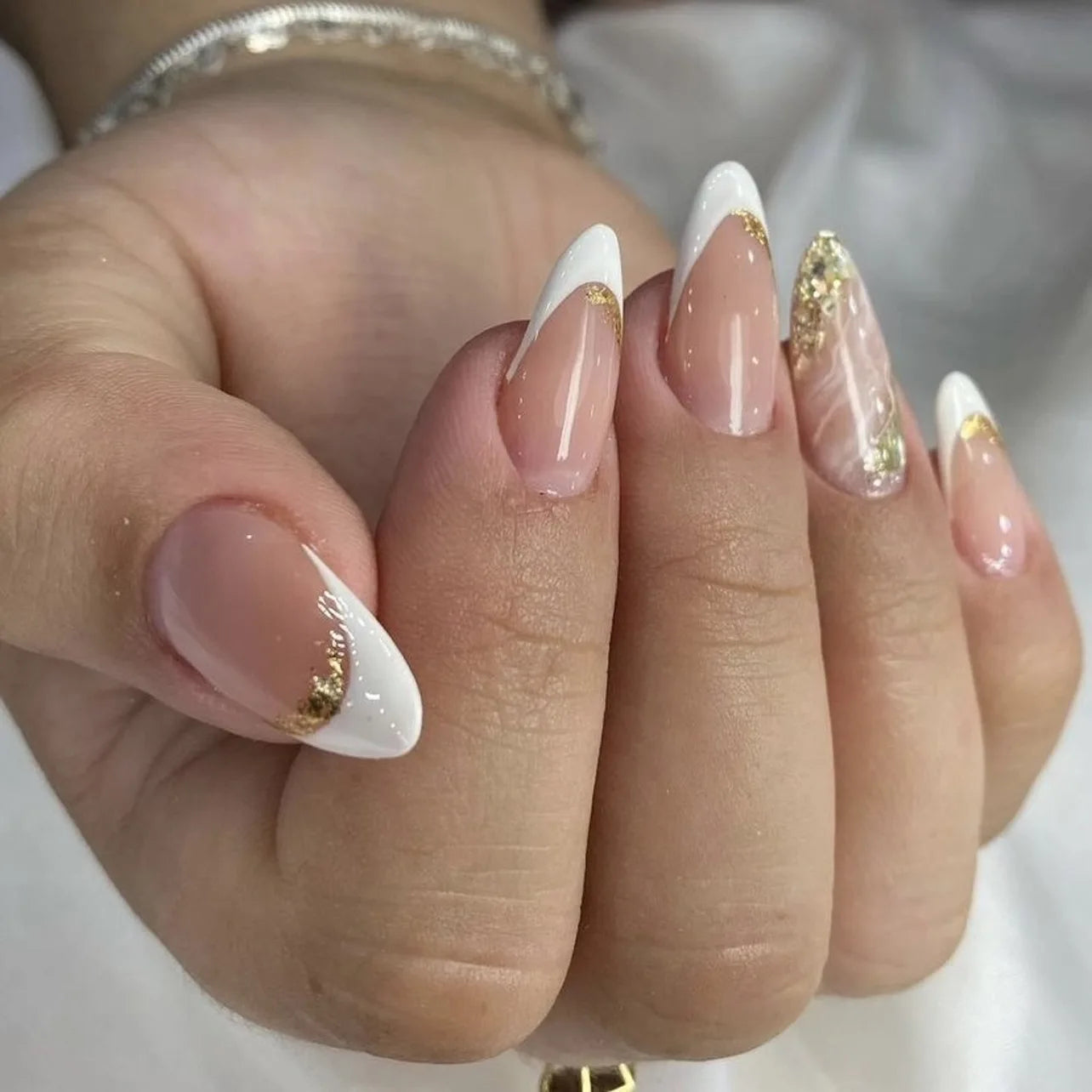 24Pcs Mid-length Almond Nails Set Press on Nude Rhinestone with Design Fake Nail Reusable Artificial Full Cover False Nails Tips