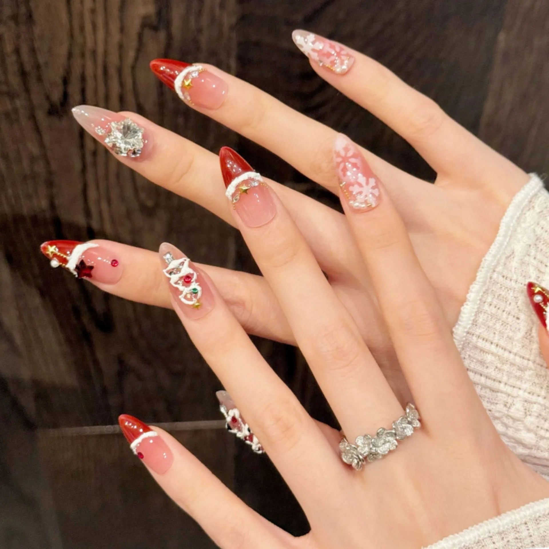 10pcs Christmas Blush Handmade Fake Nail Art Red French Mid-length Almond False Nails Diamond Snowflake Design Press on Nails