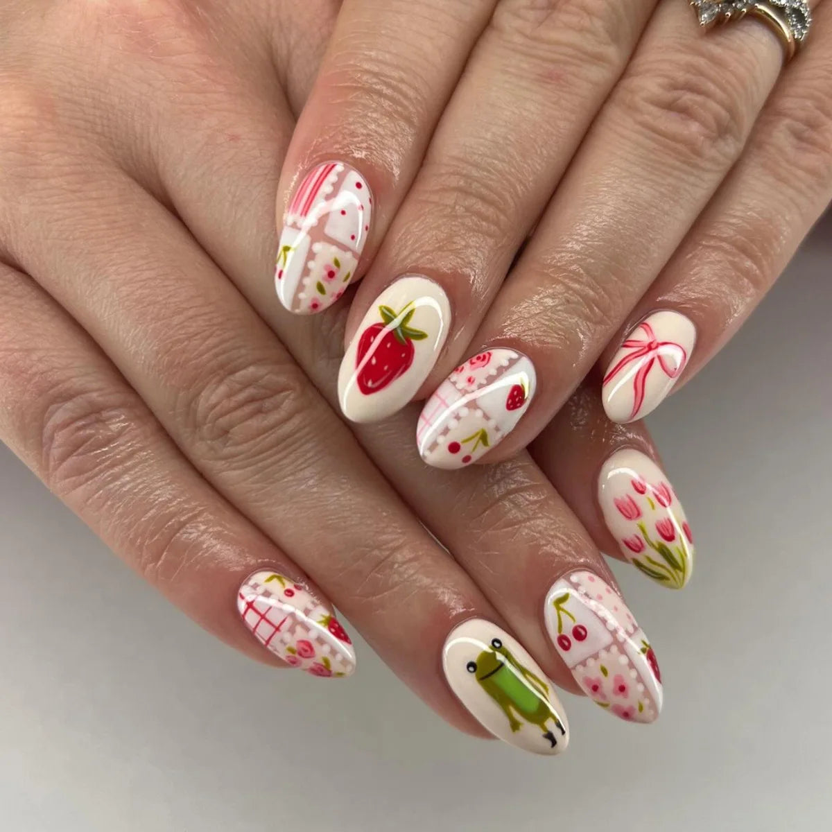24Pcs Simple White Fake Nail Tips with Flower Bow Polka Dot Design Short Round Head Press on Nails Detachable Blue False Nails