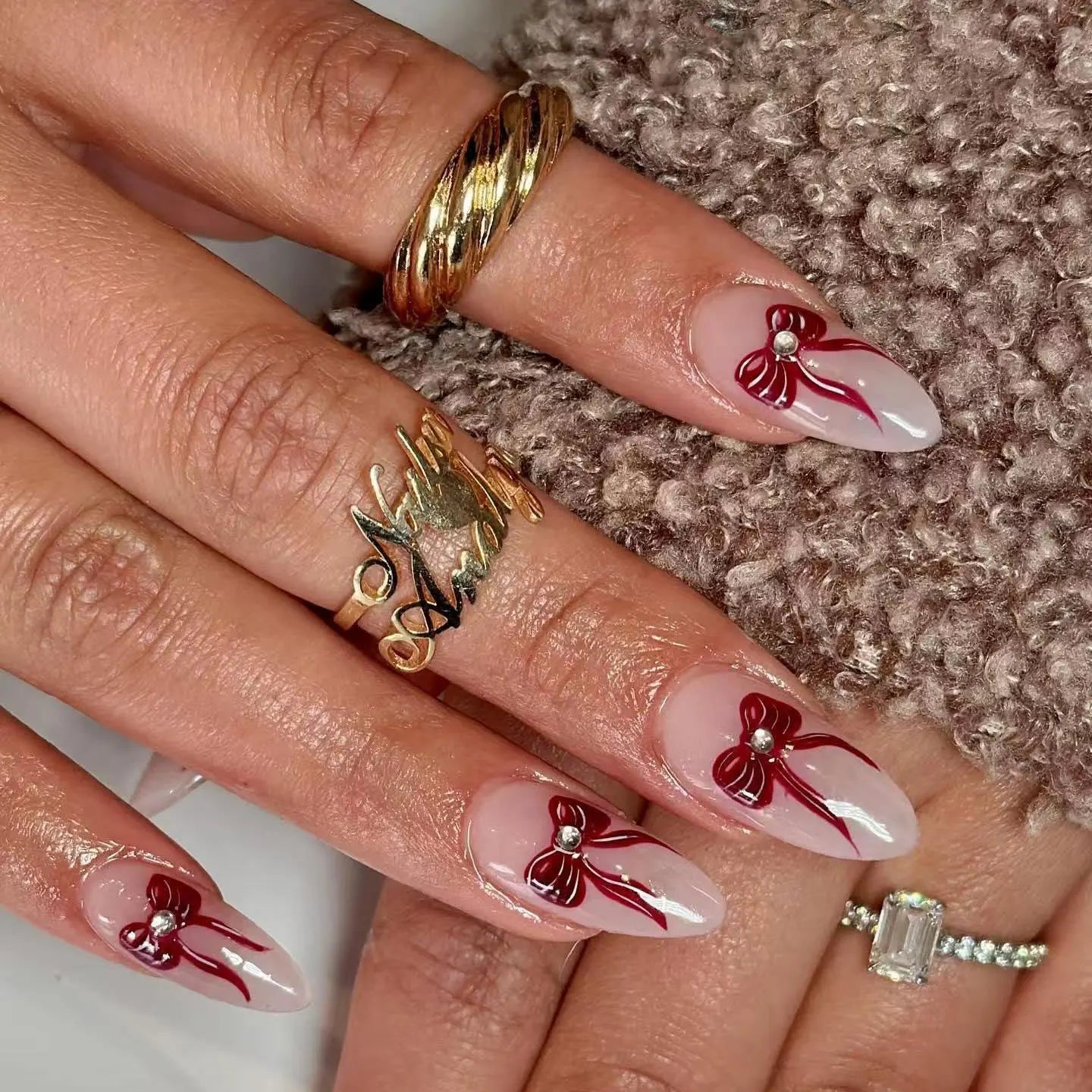 24Pcs Mid-length Almond False Nails Pink Smudge Cat's Eye Press on Fake Nails Rhinestone Heart Detachable Full Cover Nails Tips