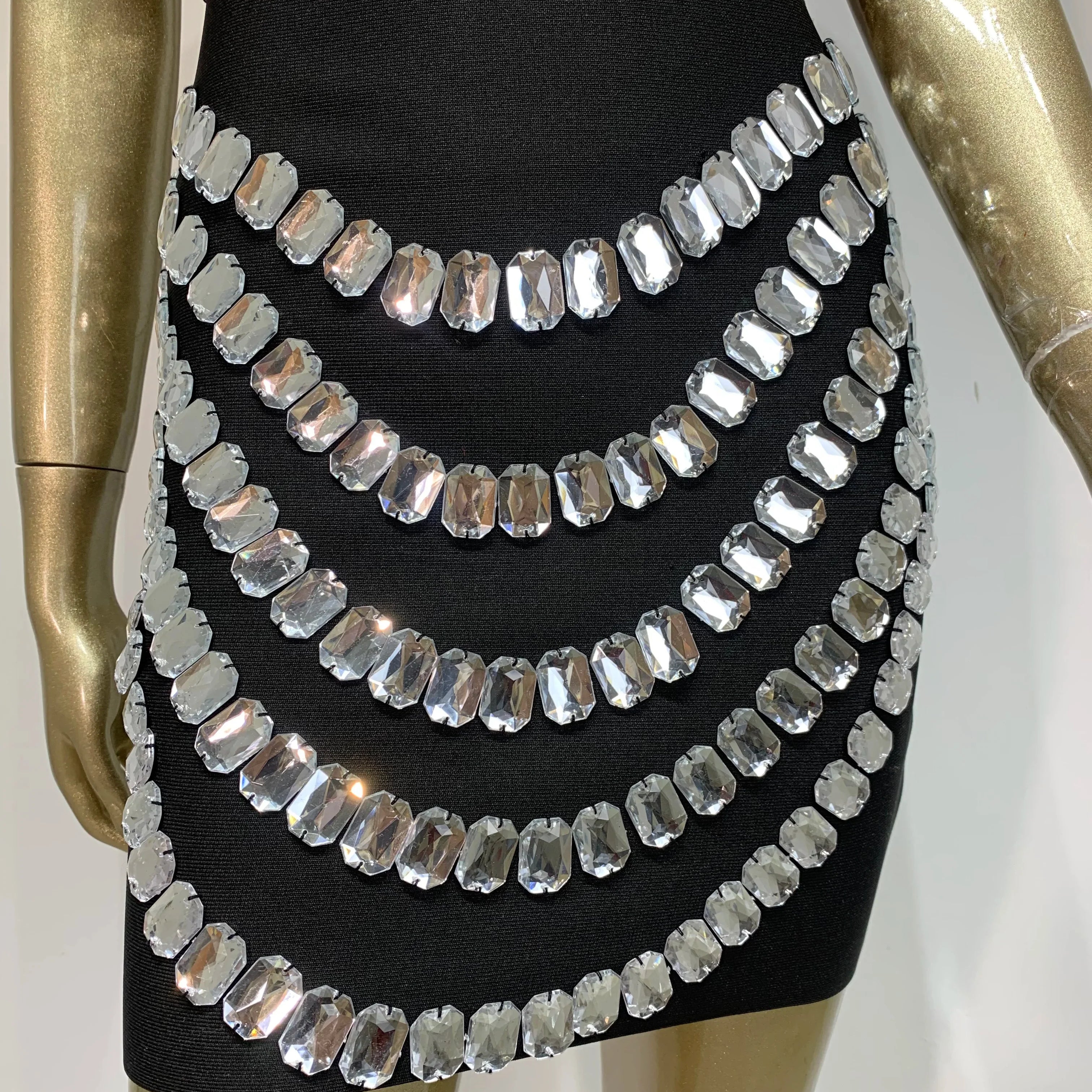 Vestido curto preto sem alças com contas e bandagem colado ao corpo, elegante, para festa noturna, verão, celebridade, 2025