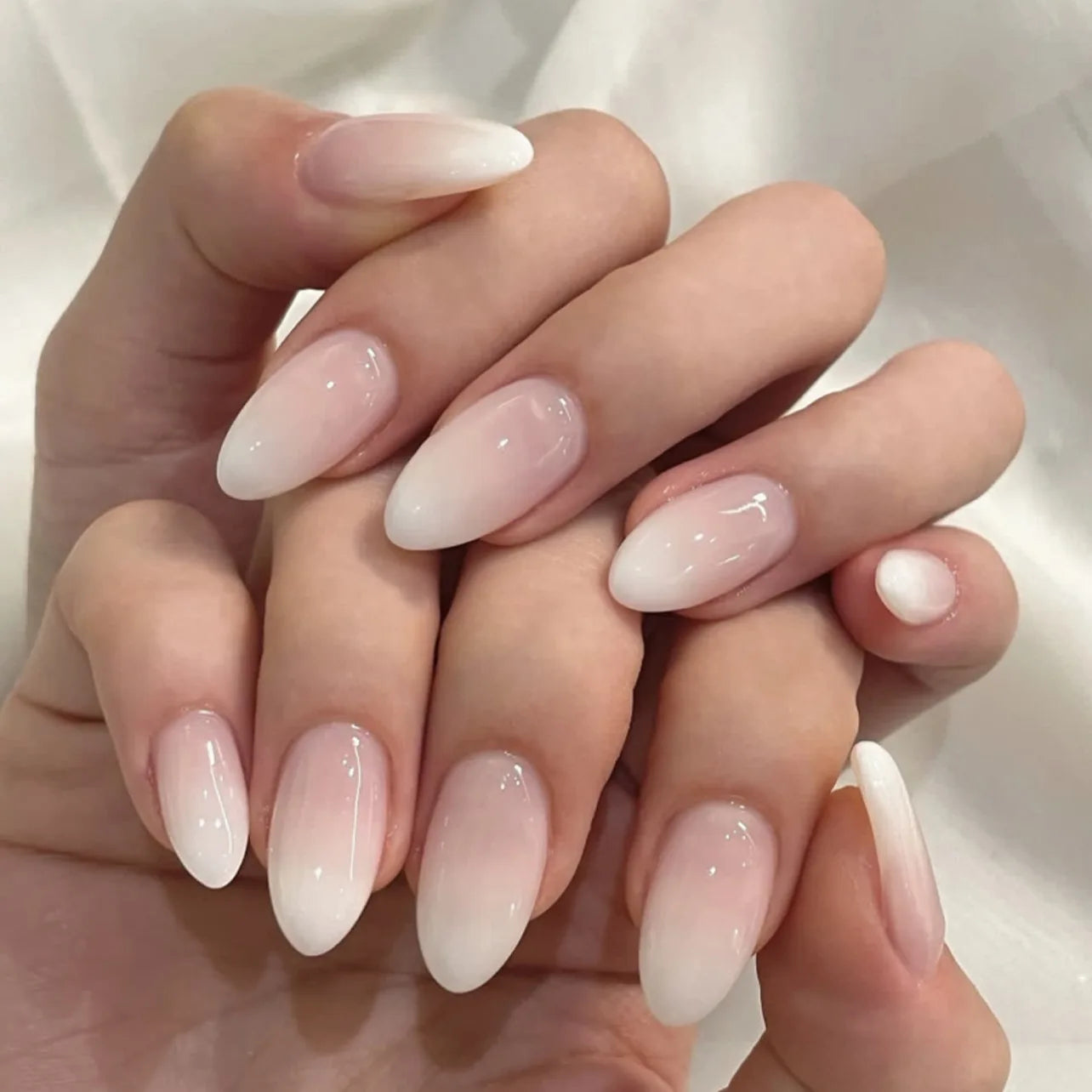 24Pcs Simple Blush Pink Smudging False Nails Art Short Round Almond Gentle Elegant Wearable Manicure Full Cover Press on Fashion