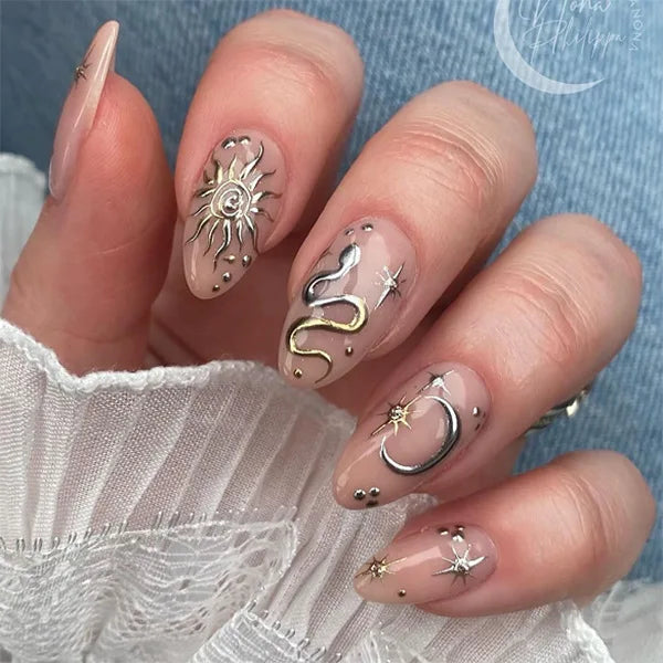 24Pcs Simple French Fake Nails with Short Almond Head Design Nail Patch Gold Love Starburst Pattern Wearable Press on False Nail