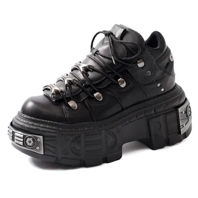 Botas femininas de cano curto 2025, com cadarço de fundo grosso e decoração de metal, bico redondo, plataforma, tênis punk gótico