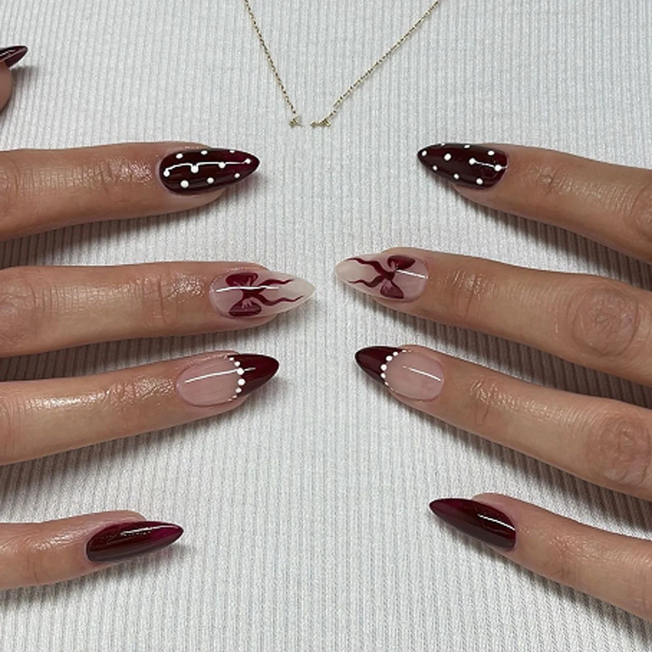 24Pcs Fashion Wine Red Press on Nails French Fake Nail Tips Short Almond Bow Design False Nails Set Wearable Full Cover Manicure