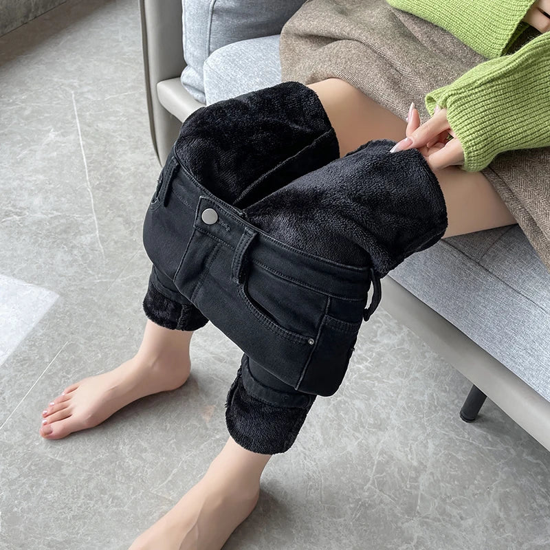 Women Thermal Jeans Winter Snow Warm Plush Stretch Jeans Lady Skinny Thicken Students Denim Pants Fleece Mom Fur Trousers